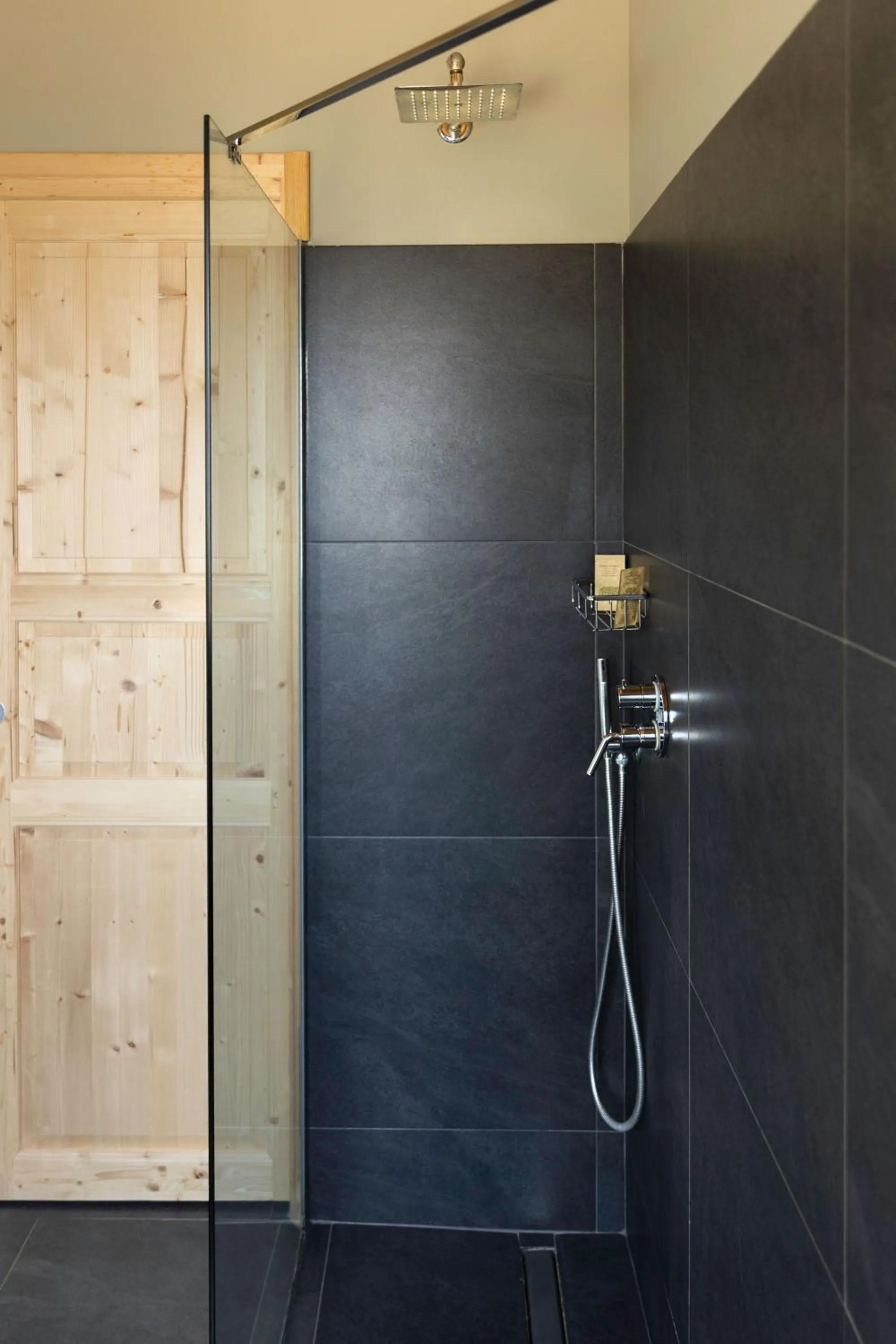 Shower in PODERE DELL'ETNA SEGRETA - Essential Nature Hotel & Glamping