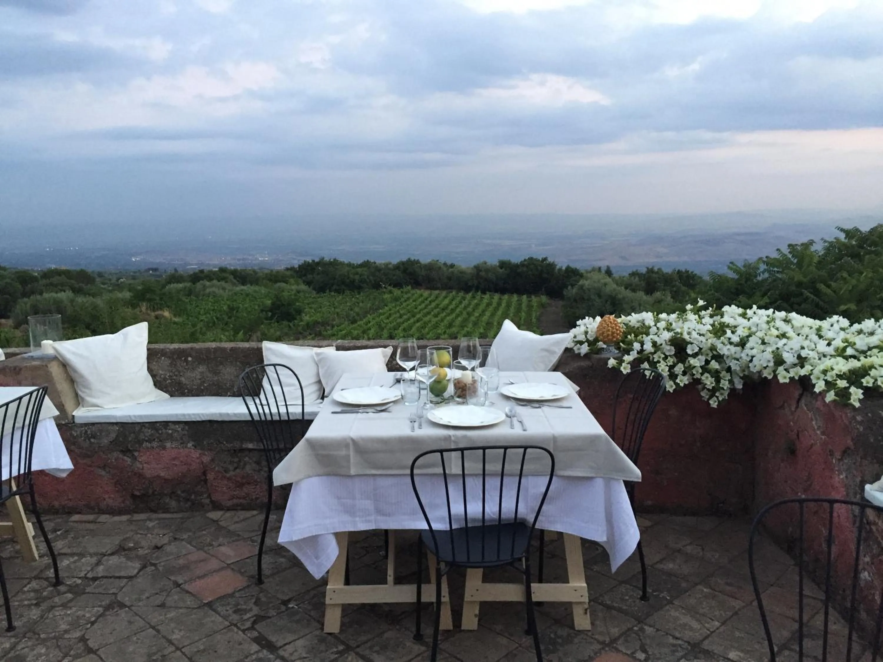 Restaurant/places to eat in PODERE DELL'ETNA SEGRETA - Essential Nature Hotel & Glamping