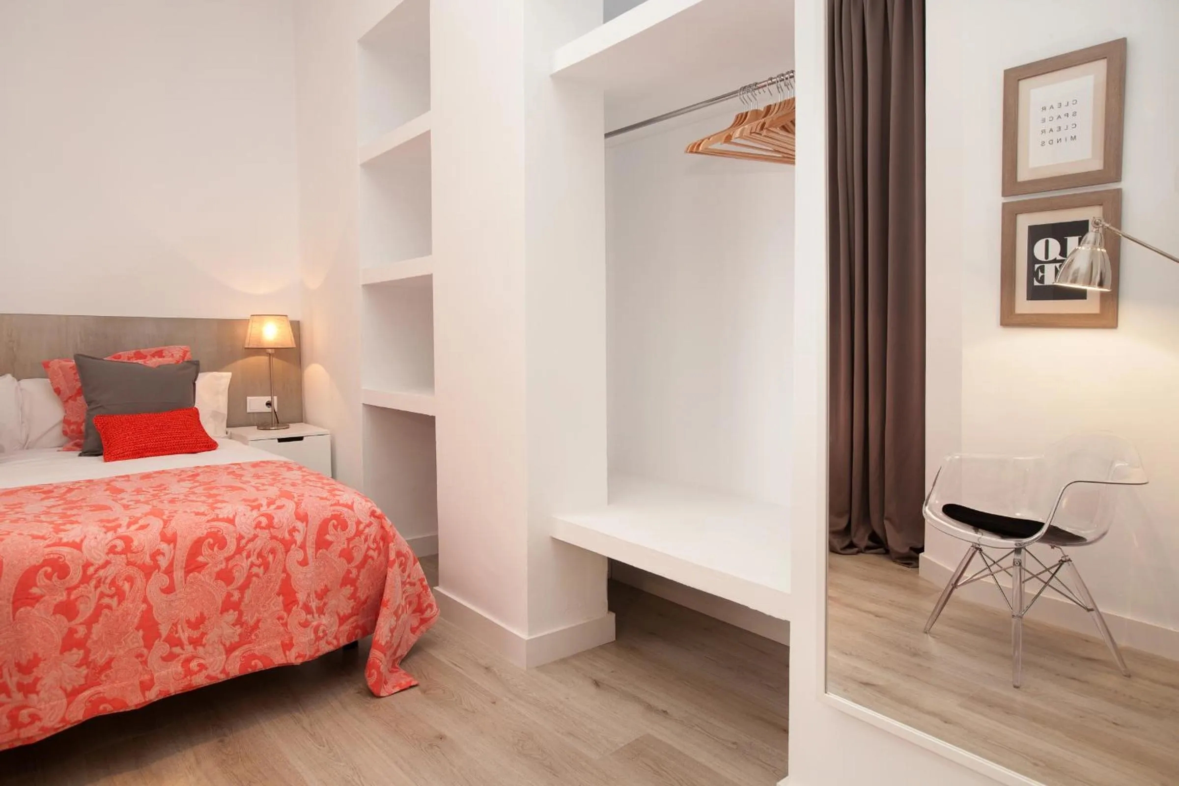 Bedroom, Bed in Click&Flat Seneca Suites