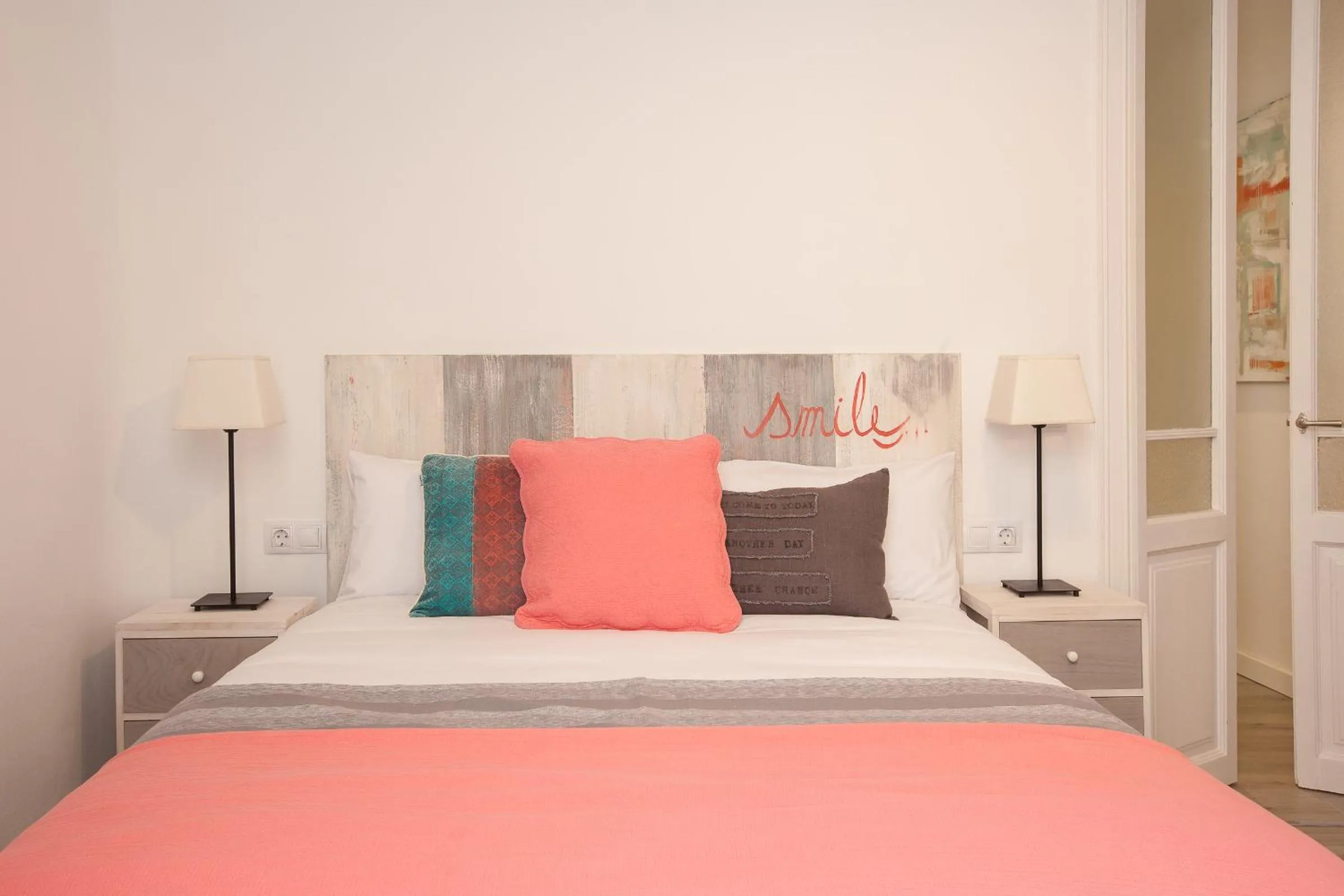 Bed in Click&Flat Seneca Suites