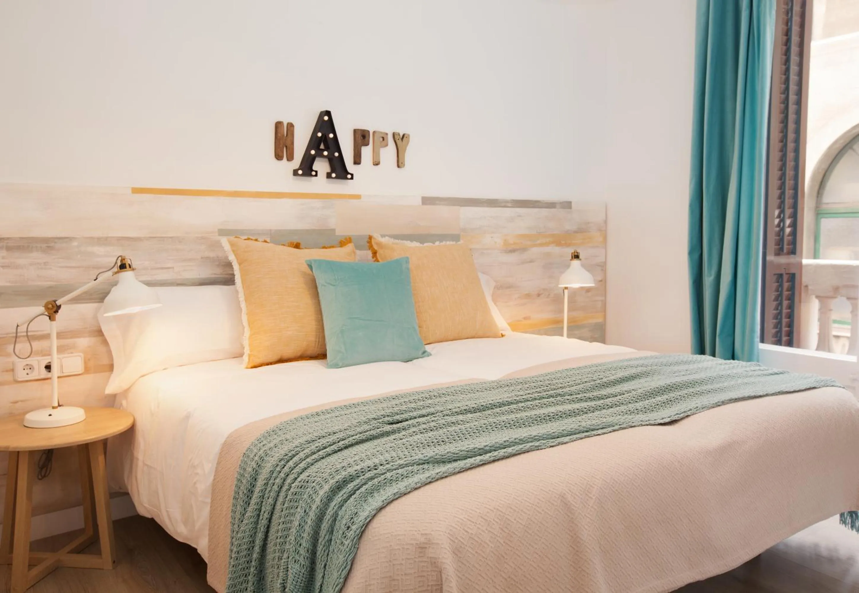 Bed in Click&Flat Seneca Suites