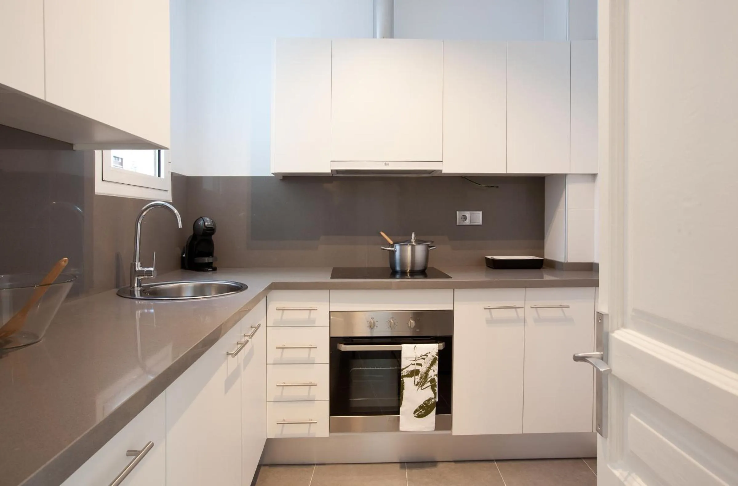 Kitchen or kitchenette in Click&Flat Seneca Suites