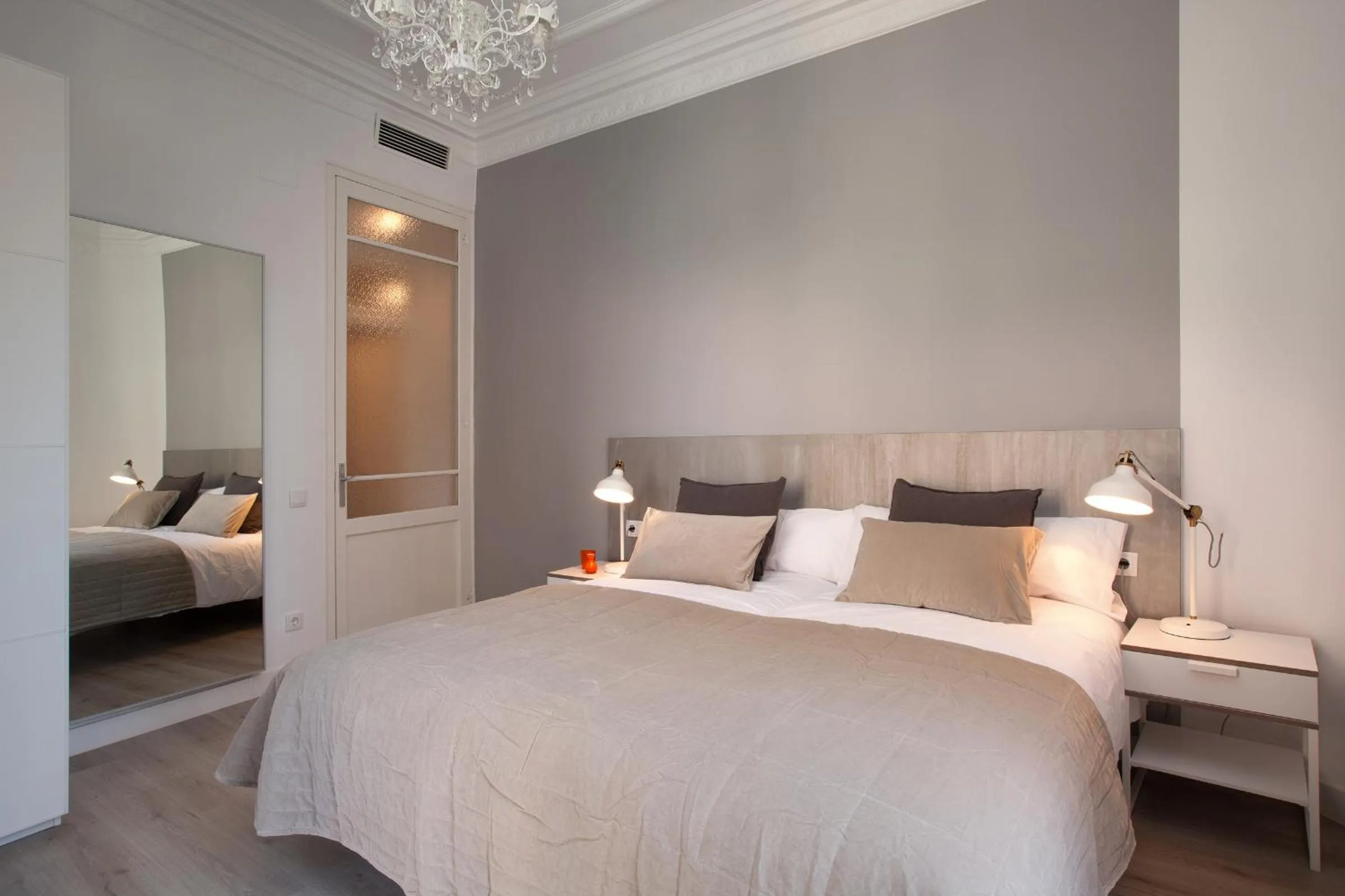 Bedroom, Bed in Click&Flat Seneca Suites