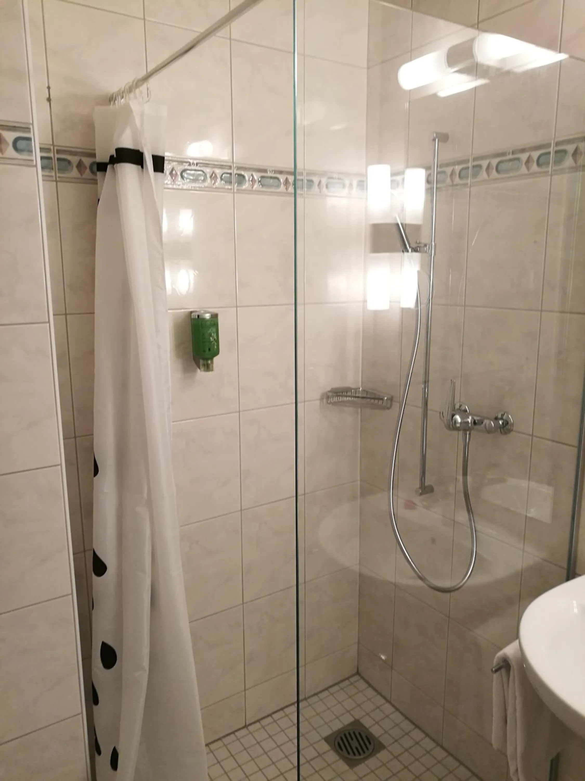Shower in Hotel SiX