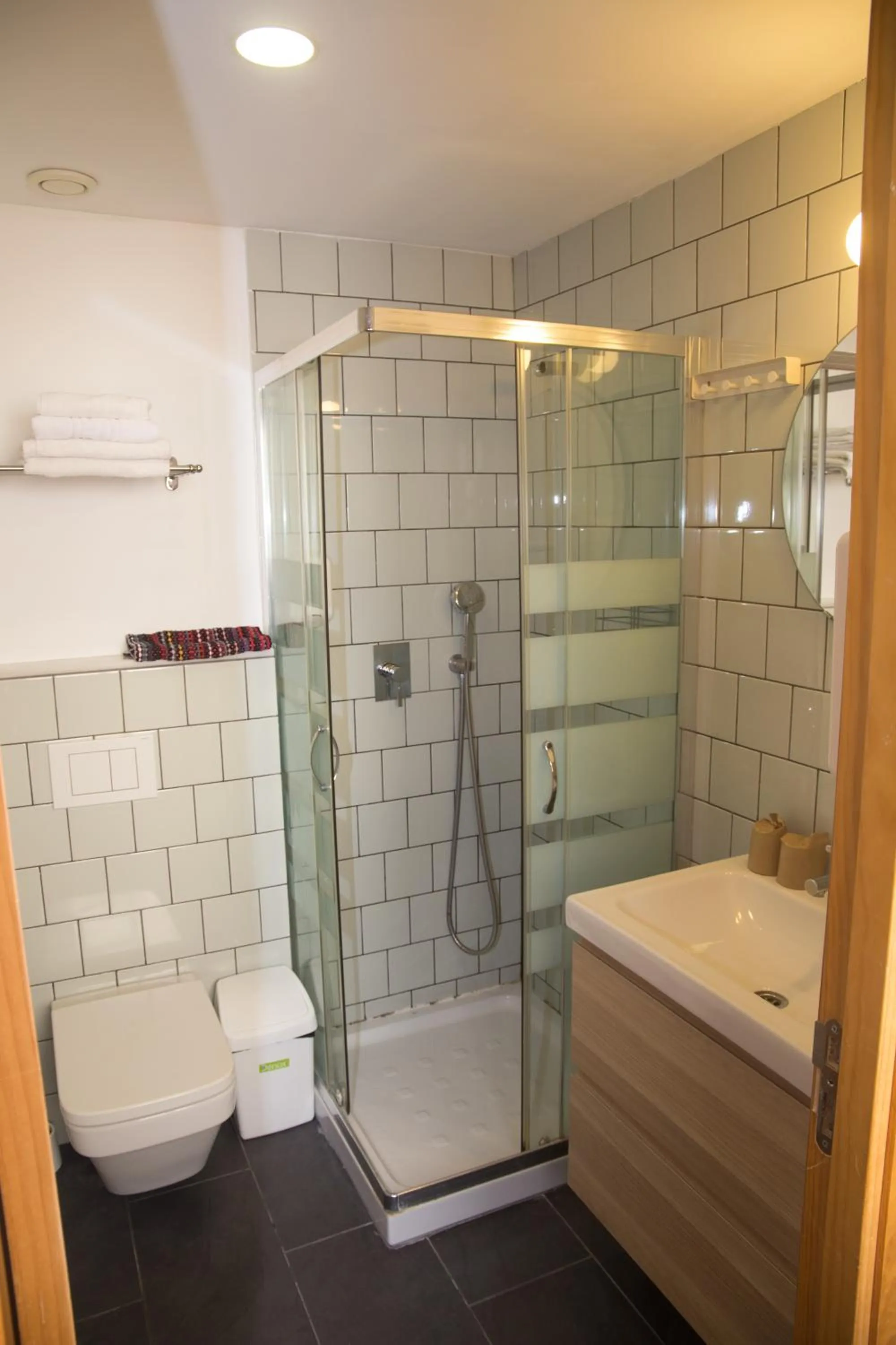Shower in The Nomad Hostel&Pension