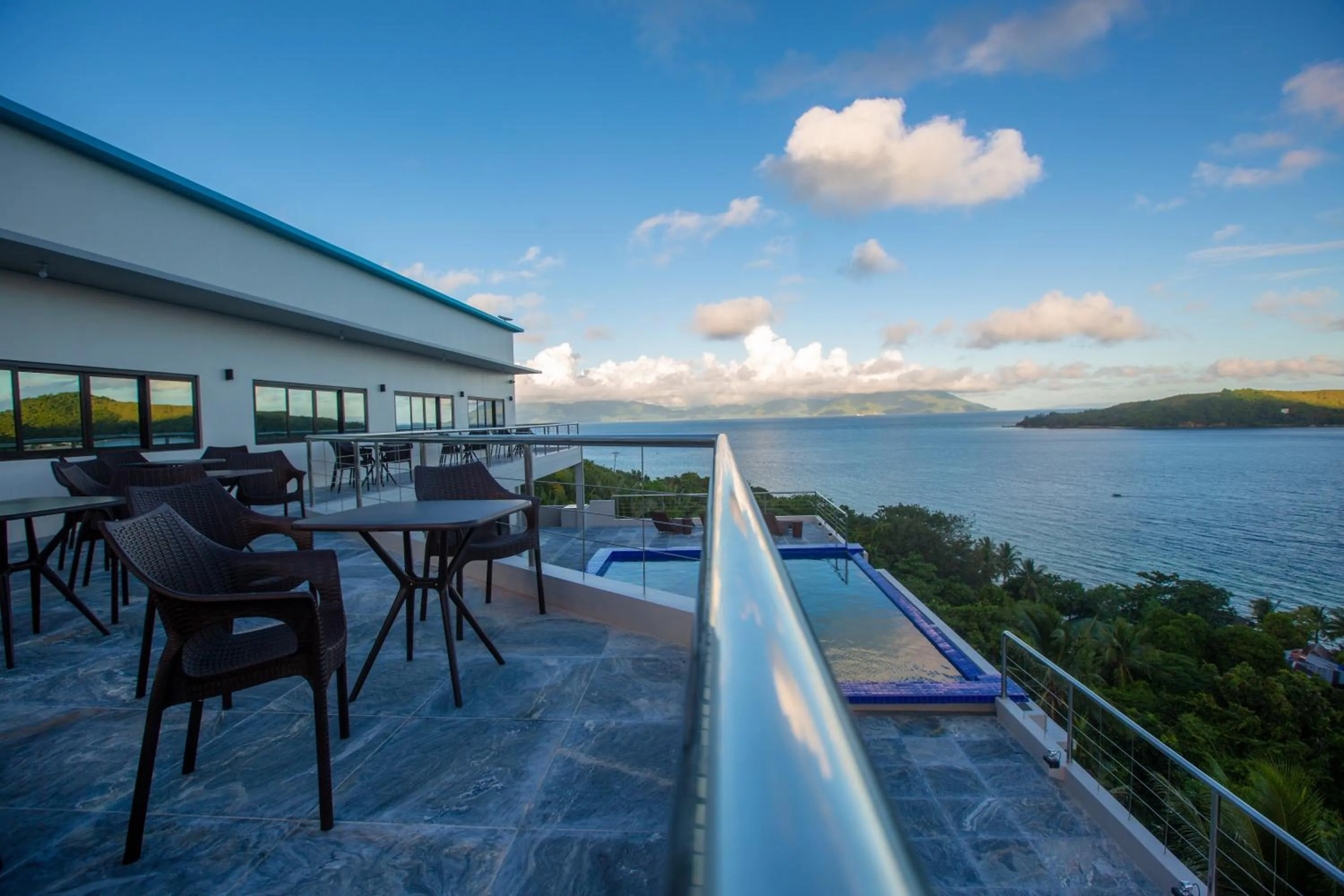 Restaurant/places to eat in Horizon Hotel Romblon