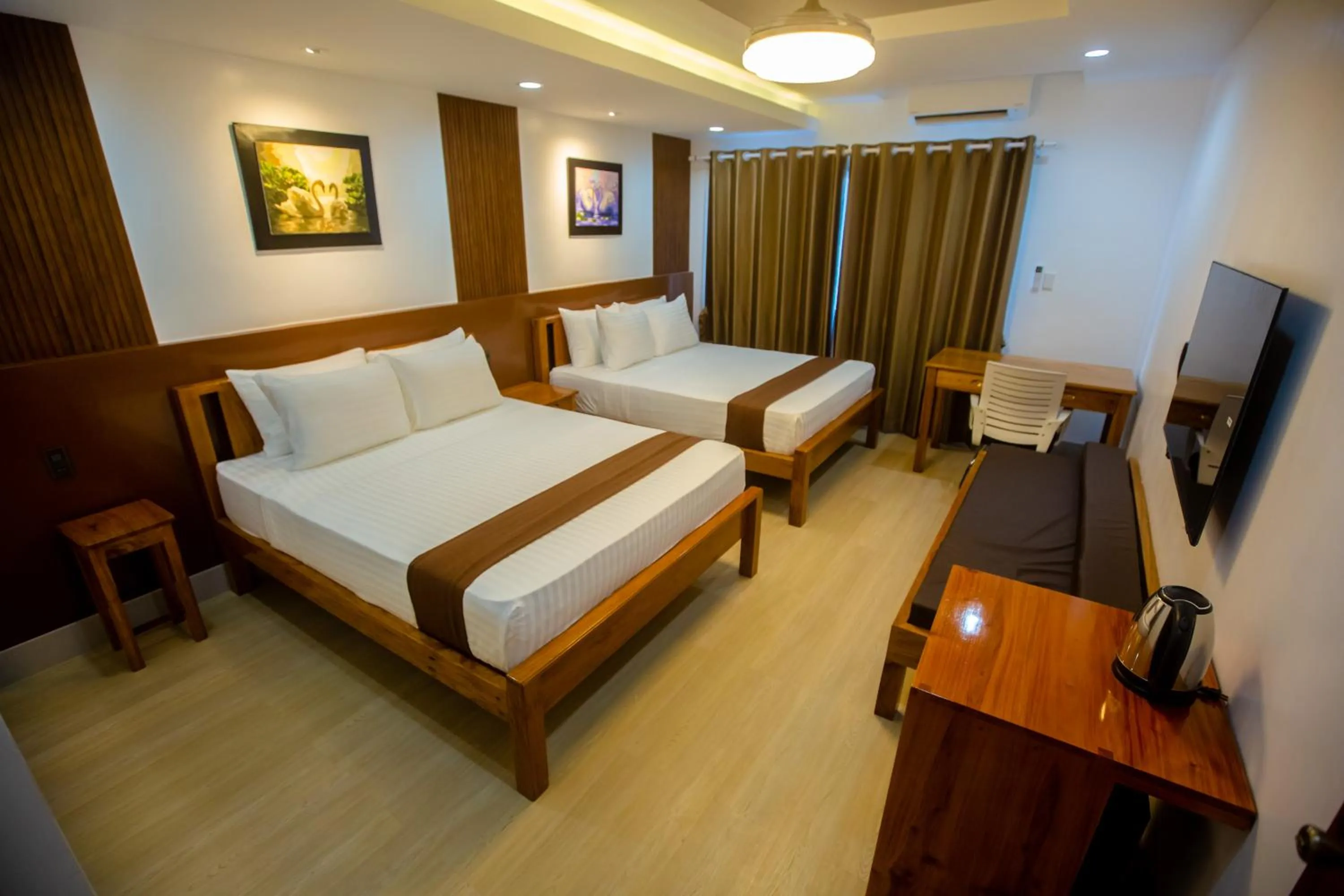 Photo of the whole room, Bed in Horizon Hotel Romblon