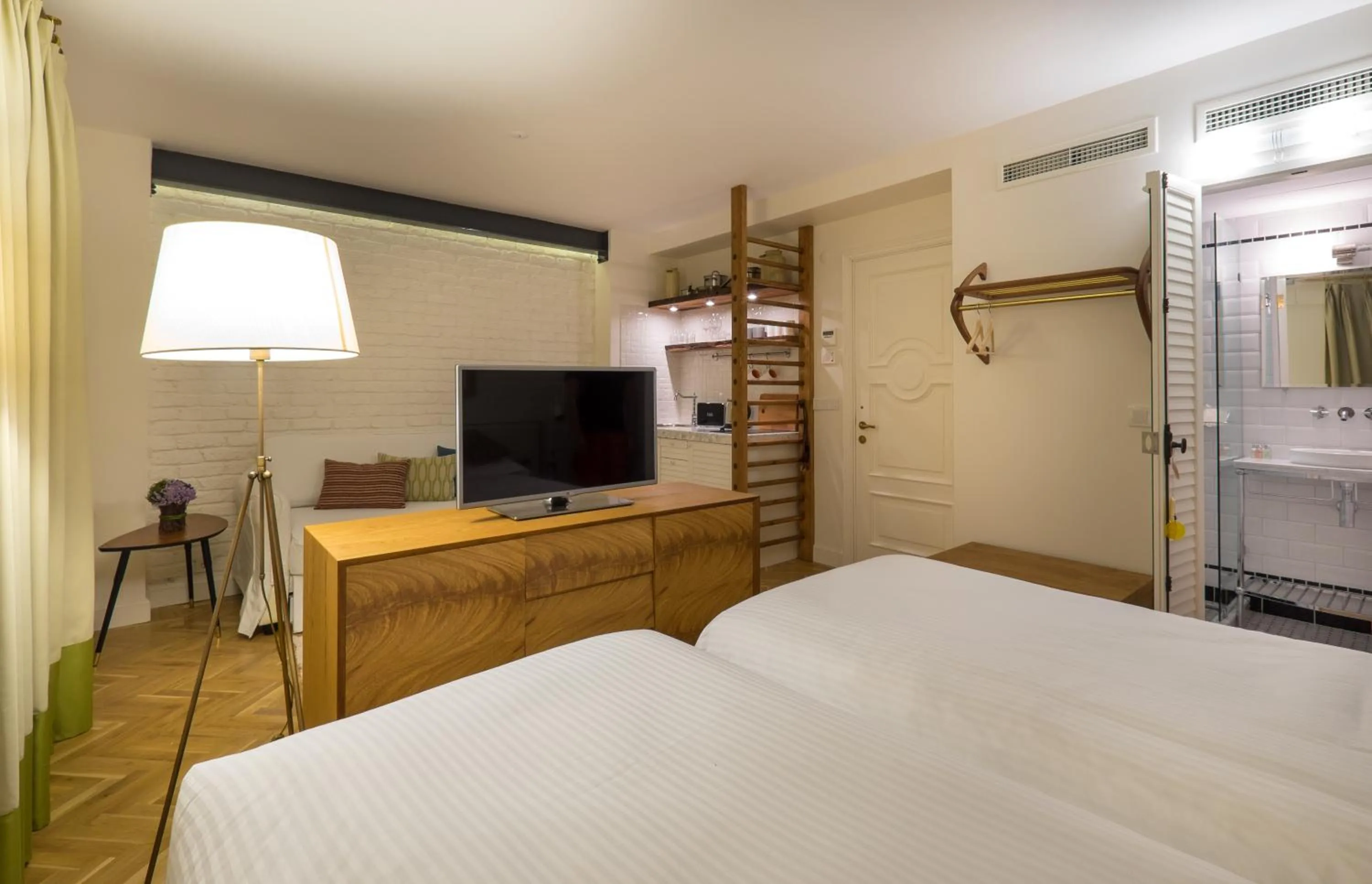 Bedroom, Bed in Pera Neuf