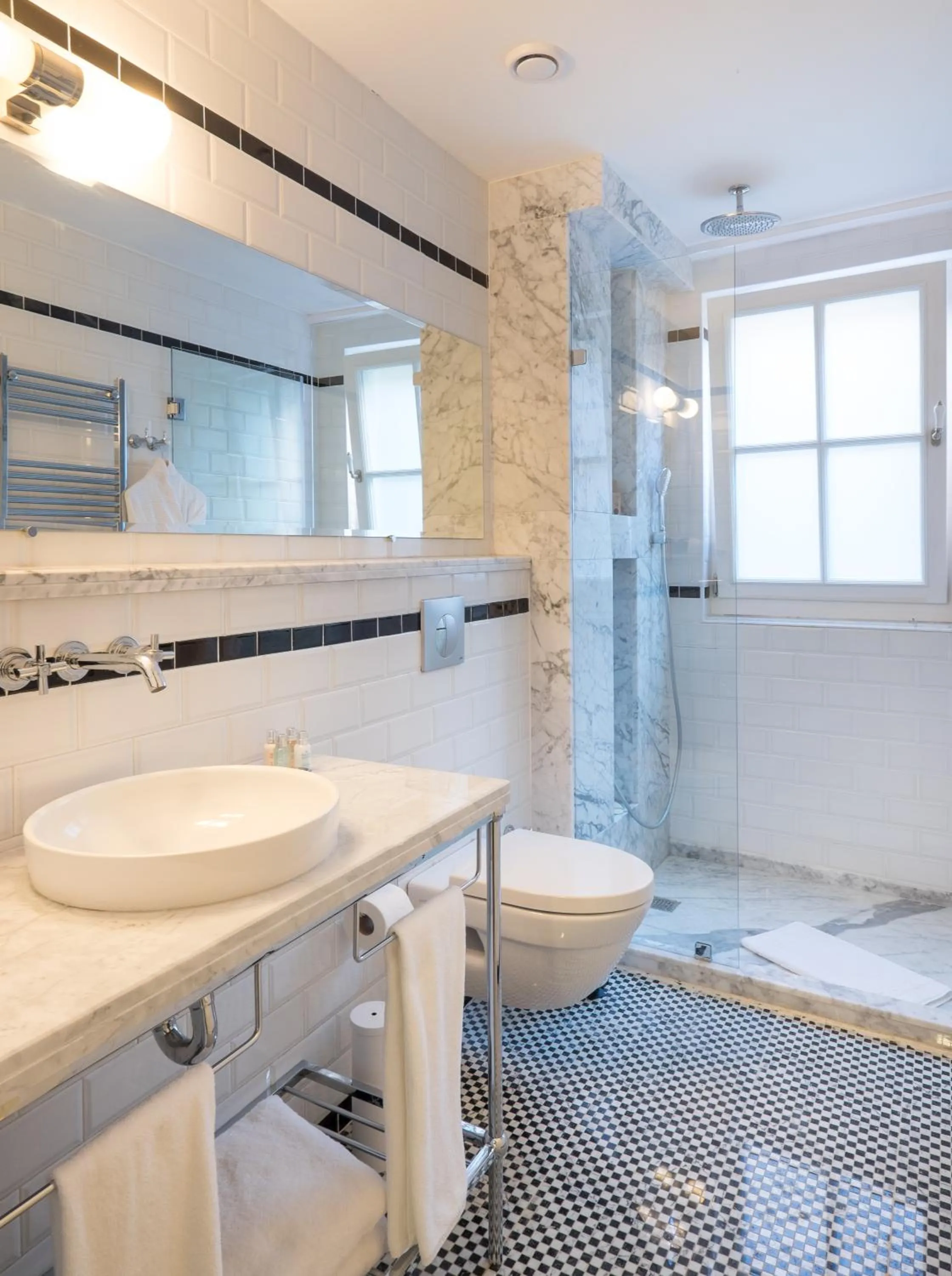 Bathroom in Pera Neuf