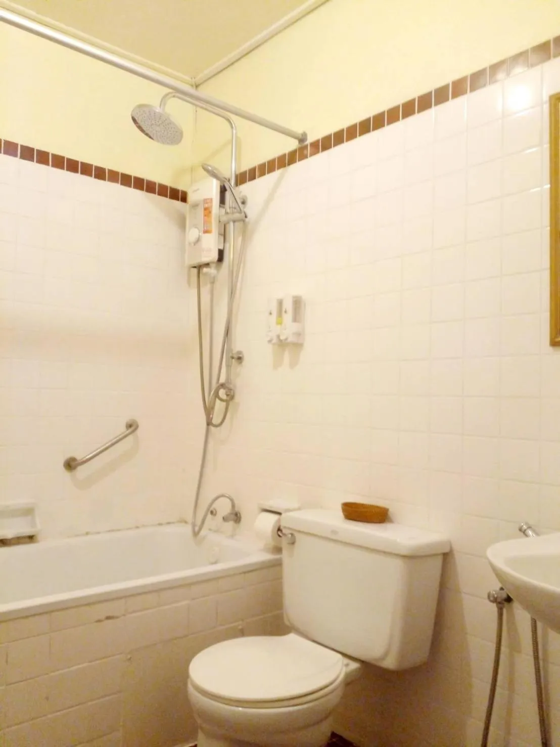 Shower in Golden Triangle Palace Hotel