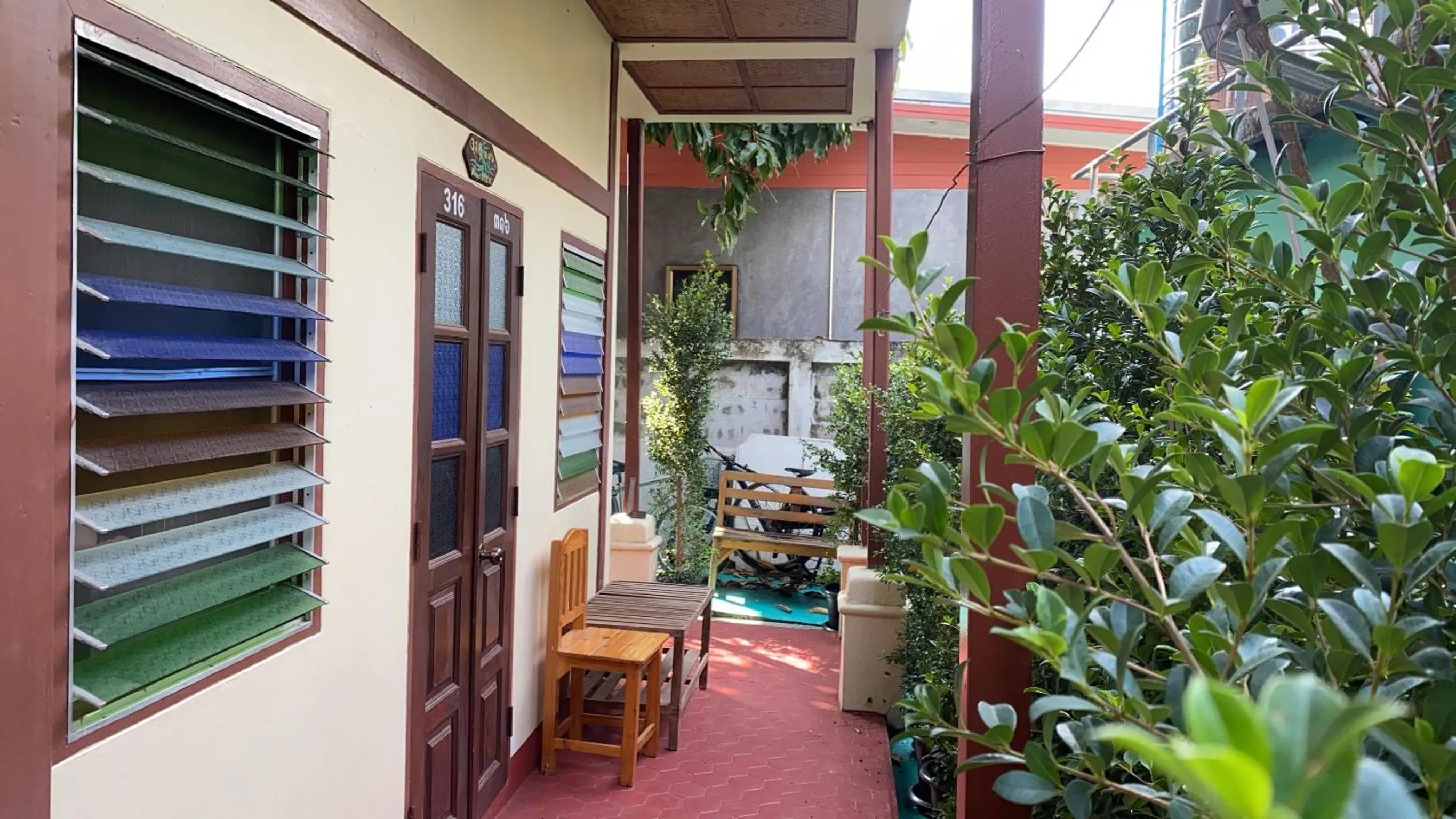 Seating area in Golden Triangle Palace Hotel