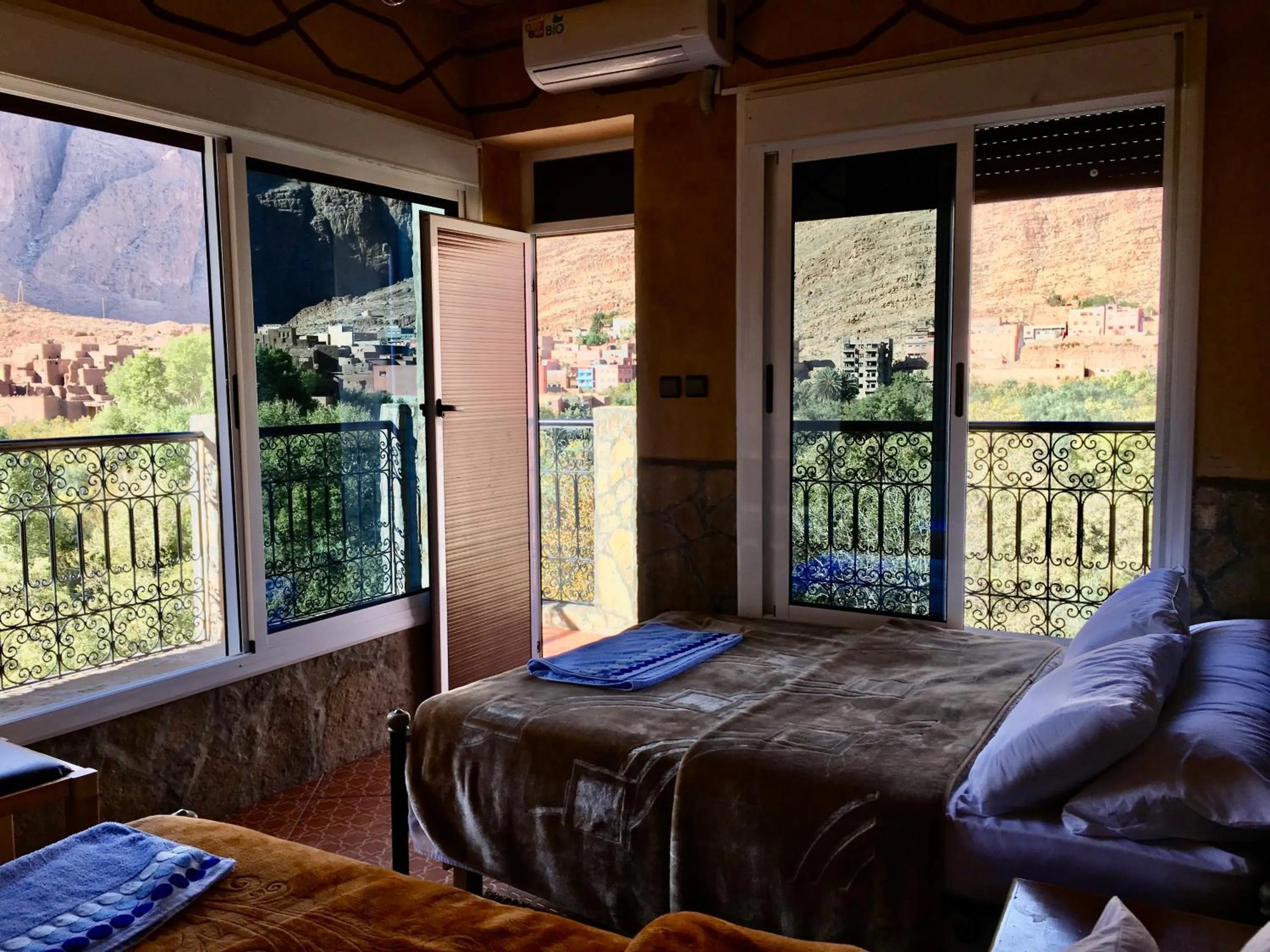 Bed in La Petite Gorge, Hôtel & Restaurant Todra Gorge