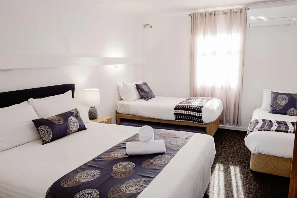 Bed in Caledonian Inn - The Stump