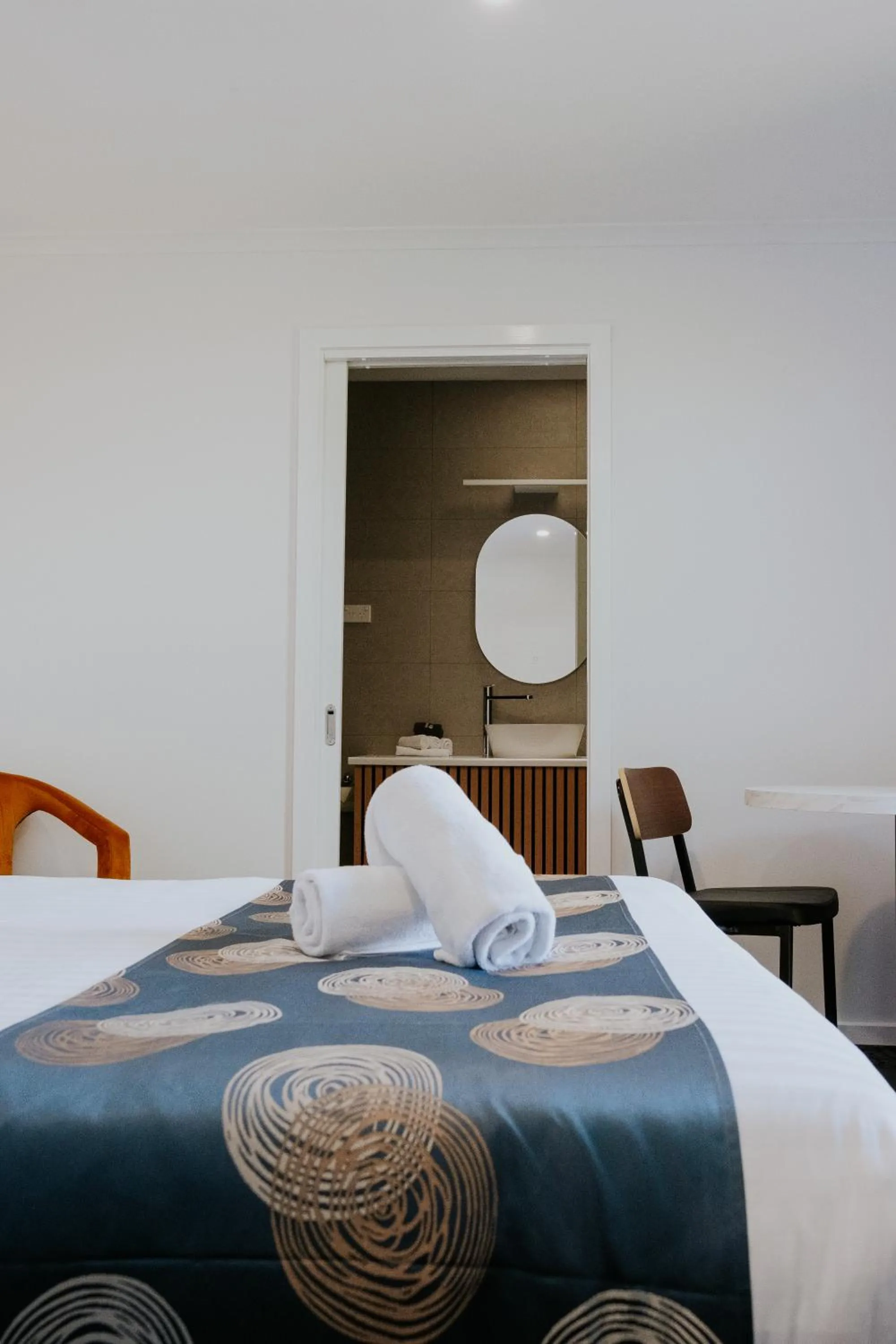 Bed in Caledonian Inn - The Stump