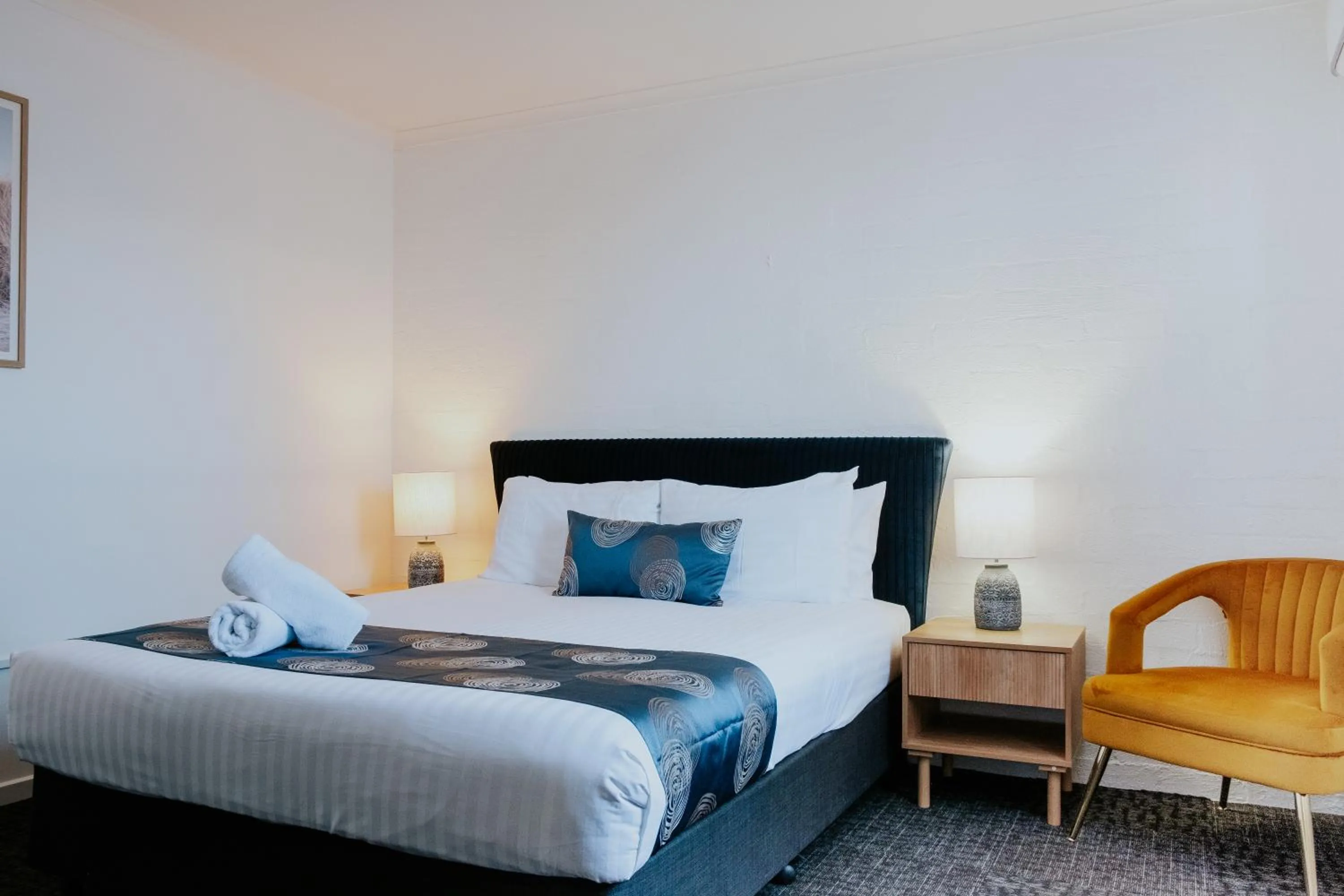 Bed in Caledonian Inn - The Stump