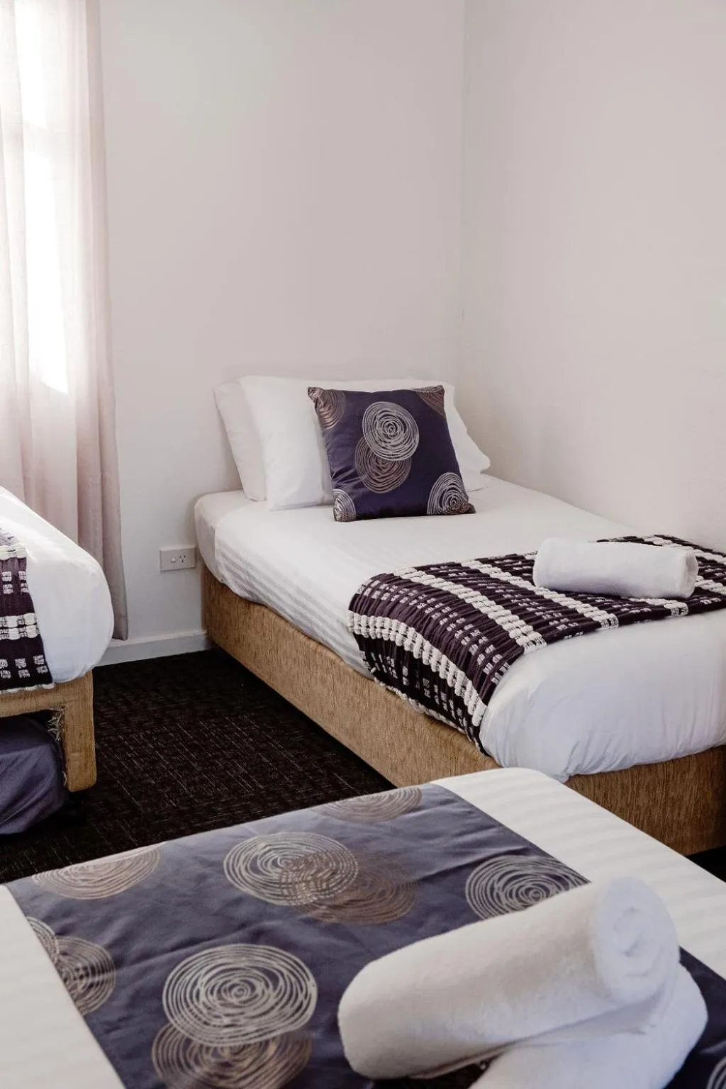 Bed in Caledonian Inn - The Stump