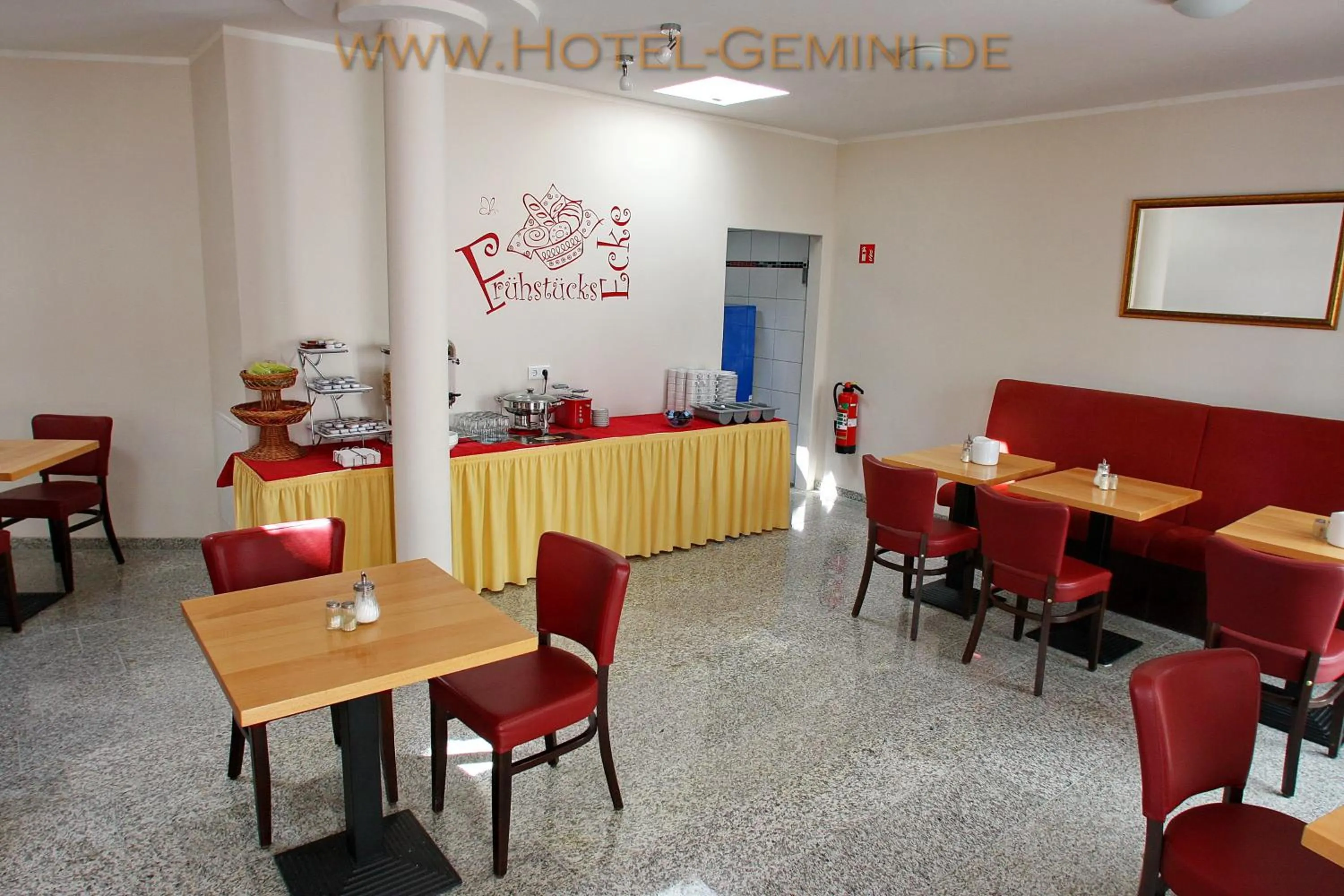 Restaurant/places to eat in Hotel Gemini