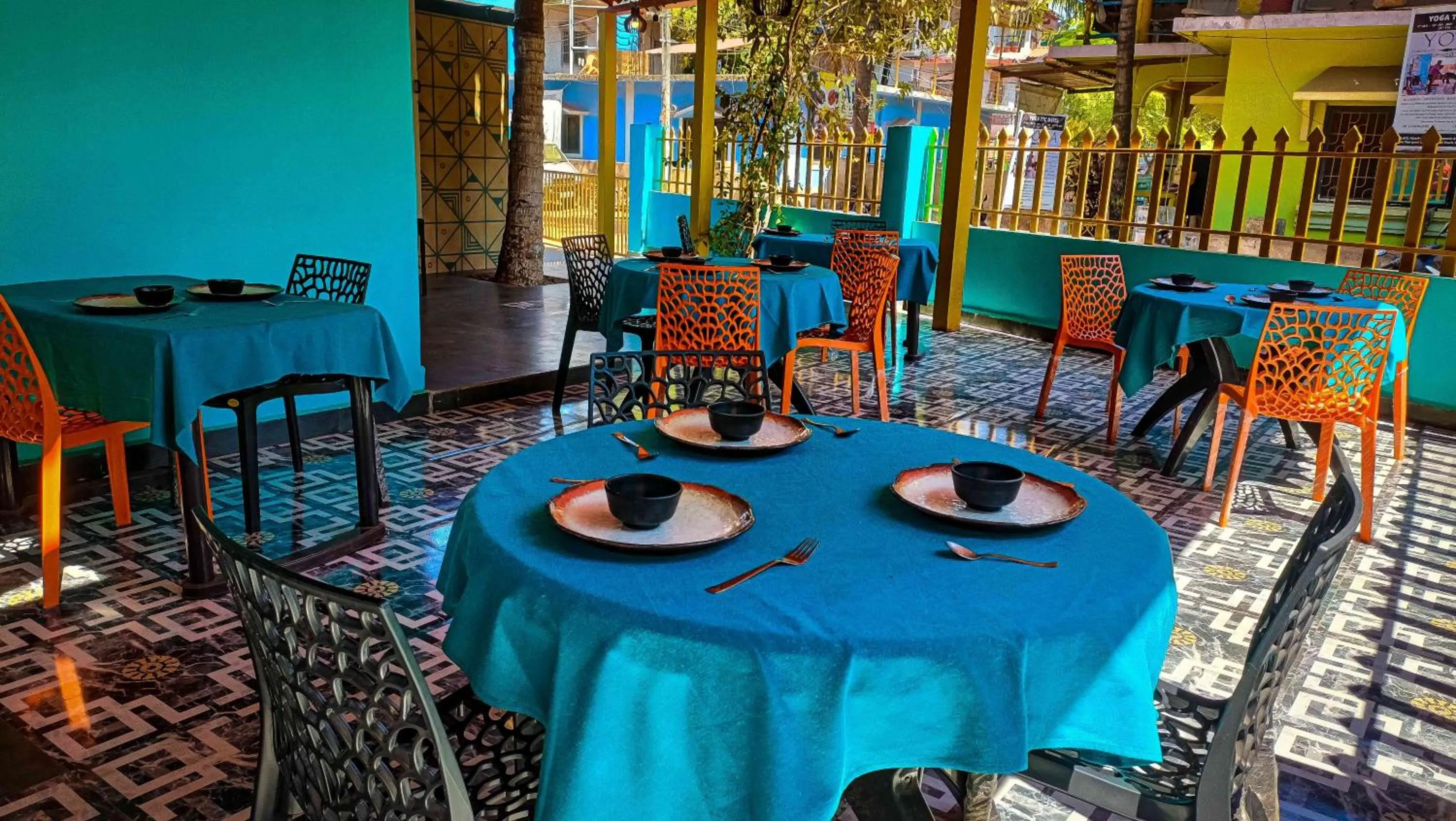 Restaurant/places to eat in 36 Yard Beach Cottages