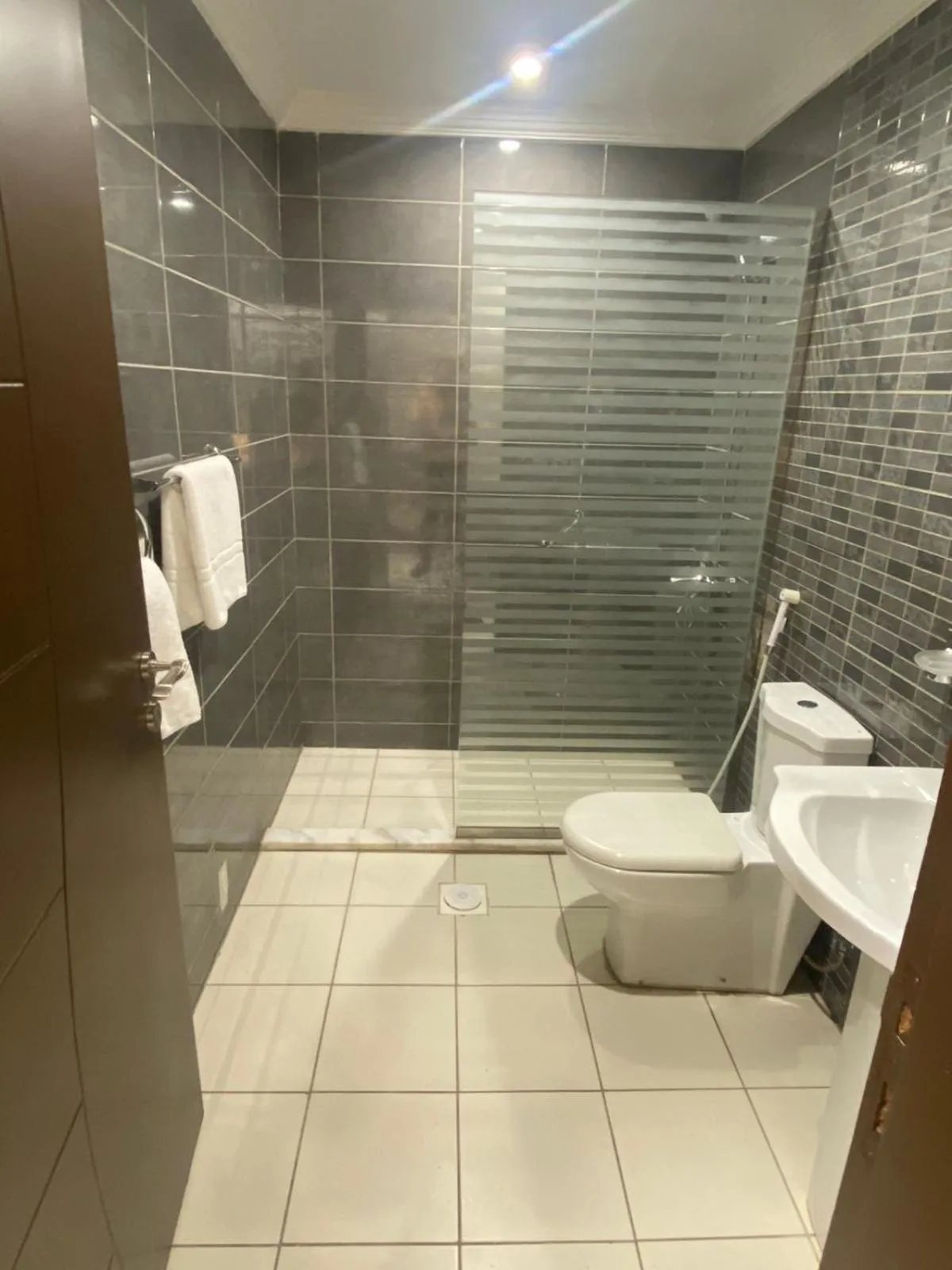 Bathroom in جلنار الشرق للشقق المخدومة