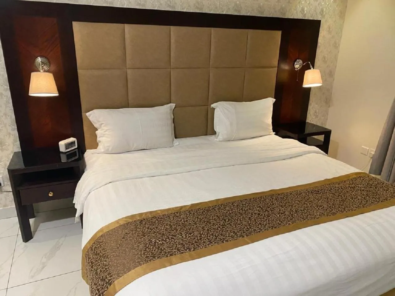 Facility for disabled guests, Bed in جلنار الشرق للشقق المخدومة