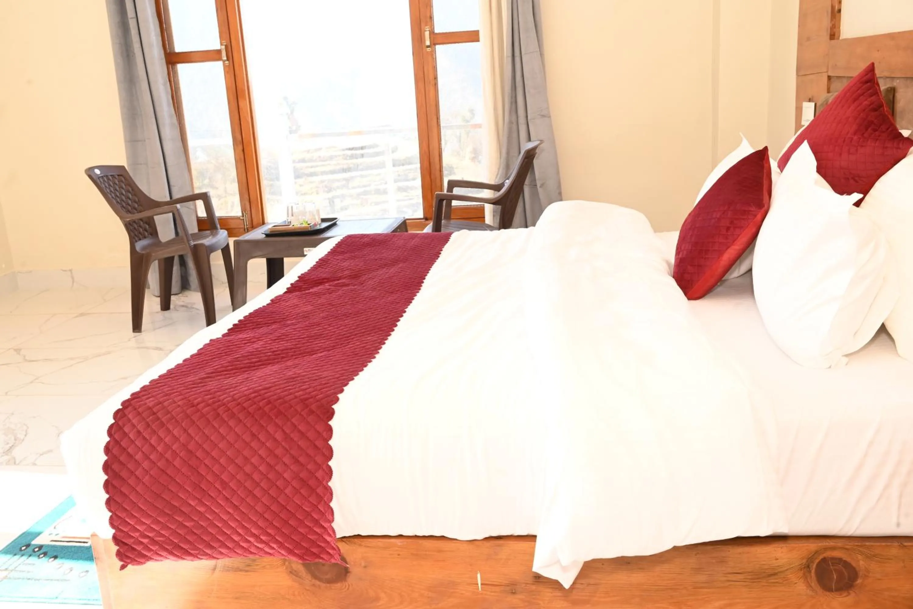 Photo of the whole room, Bed in Himalayan Hill Top Resort