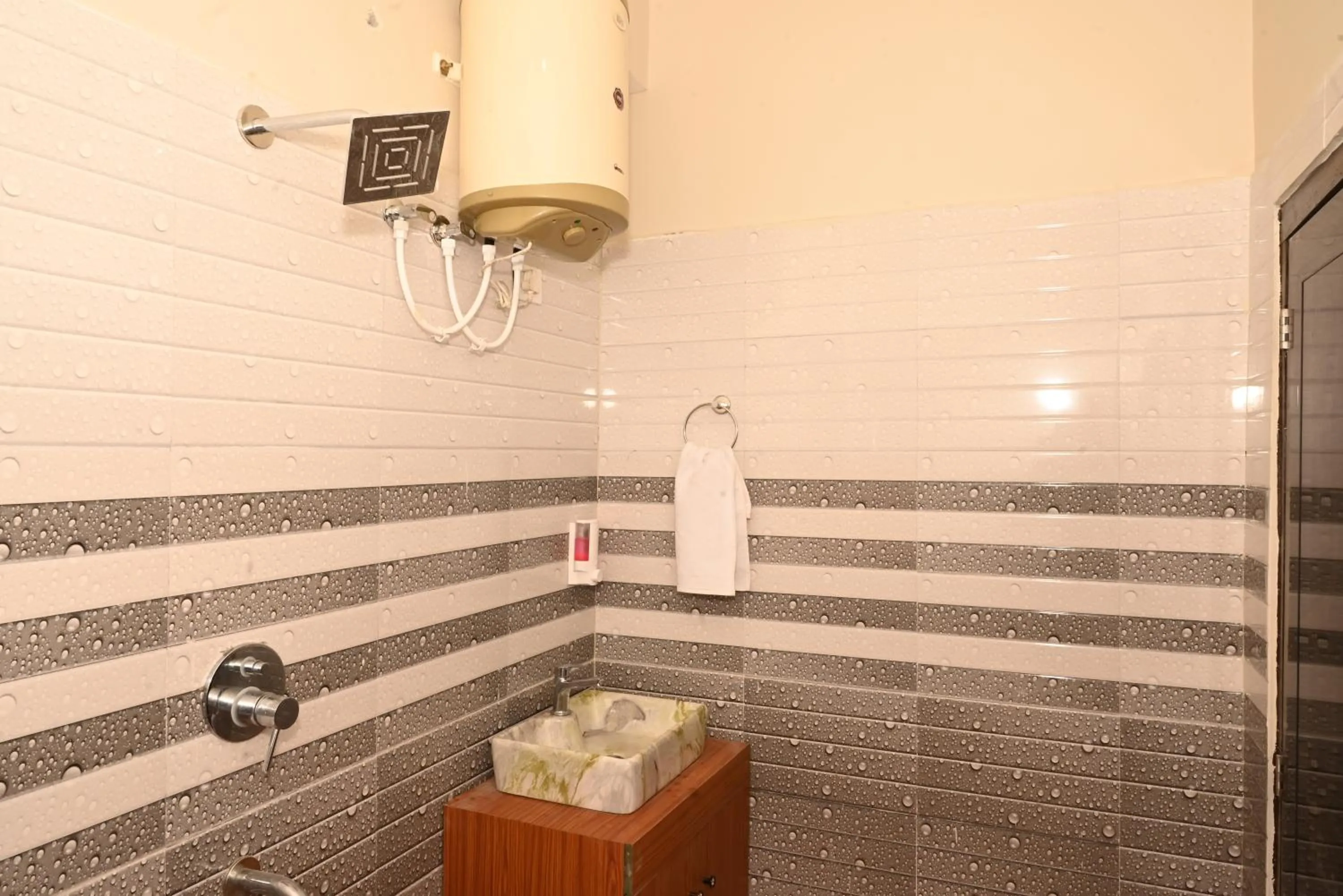 Shower in Himalayan Hill Top Resort