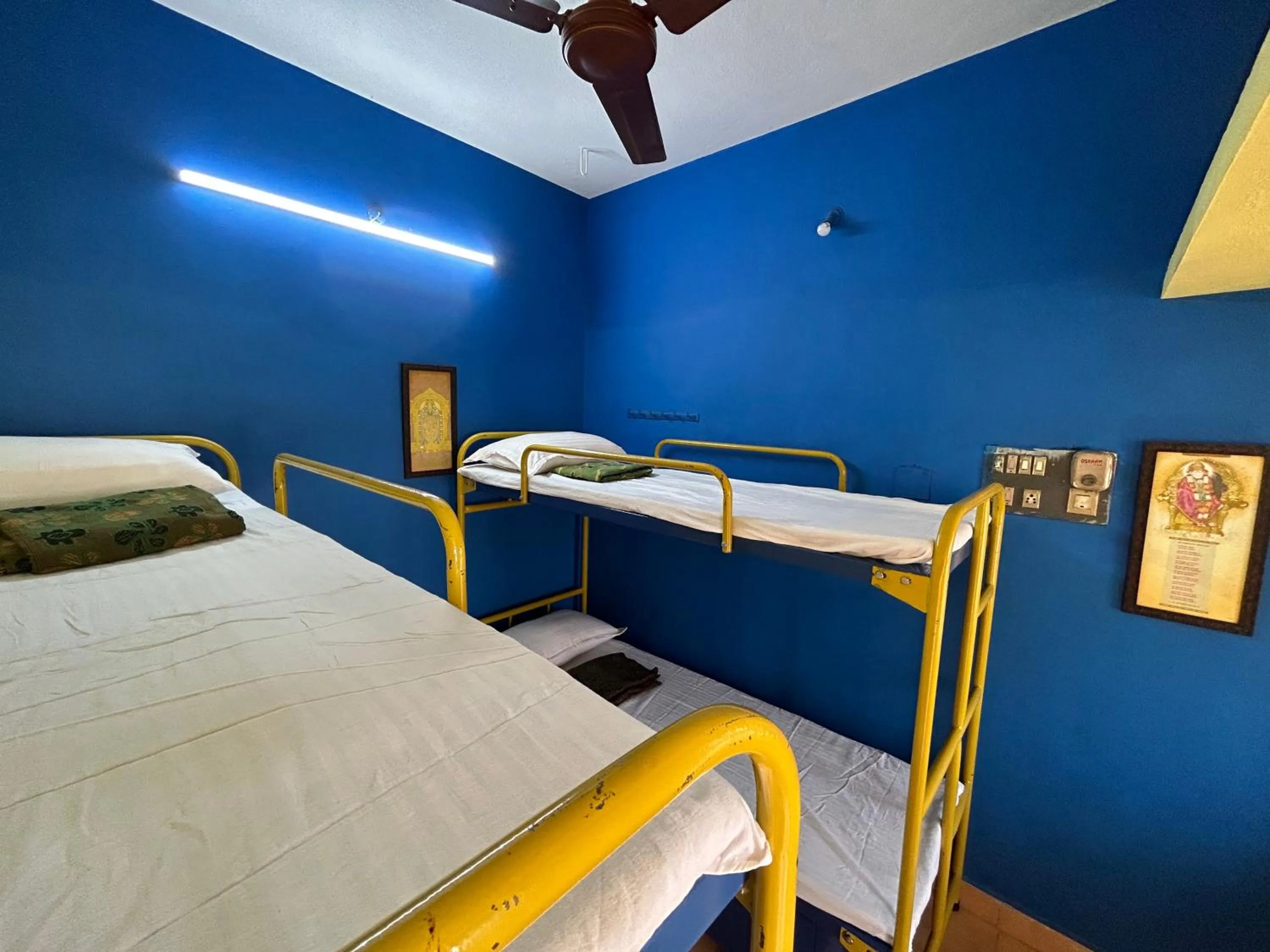 Photo of the whole room, Bed in The Kaya Backpackers Rooms Srirangam