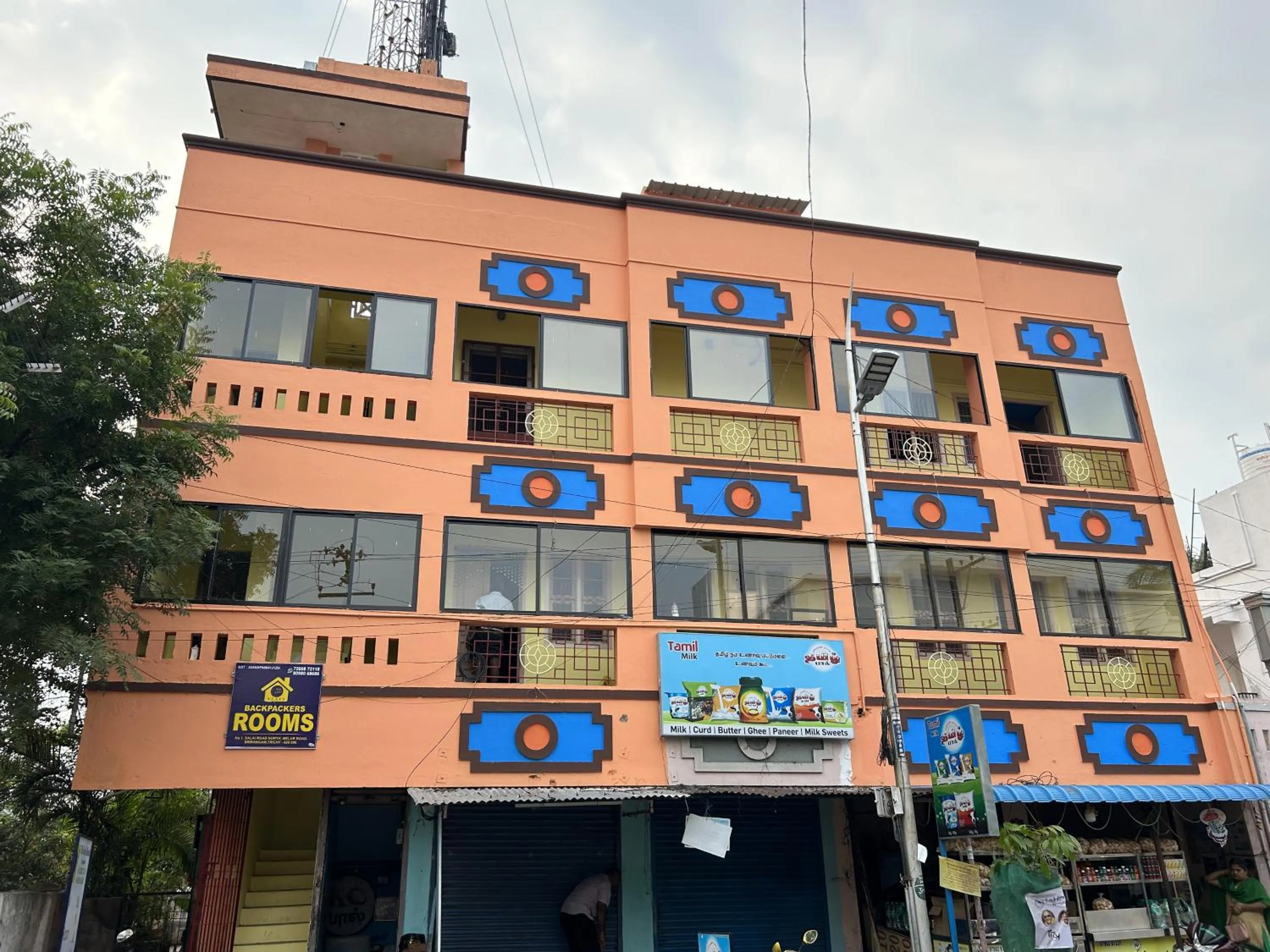 Day in The Kaya Backpackers Rooms Srirangam