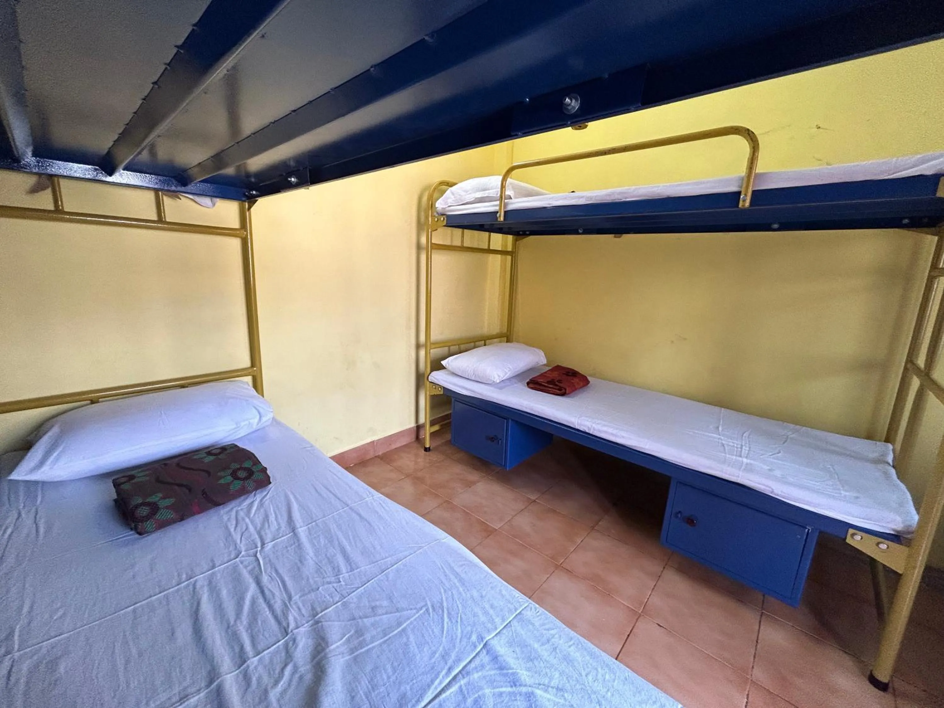 Bed in The Kaya Backpackers Rooms Srirangam