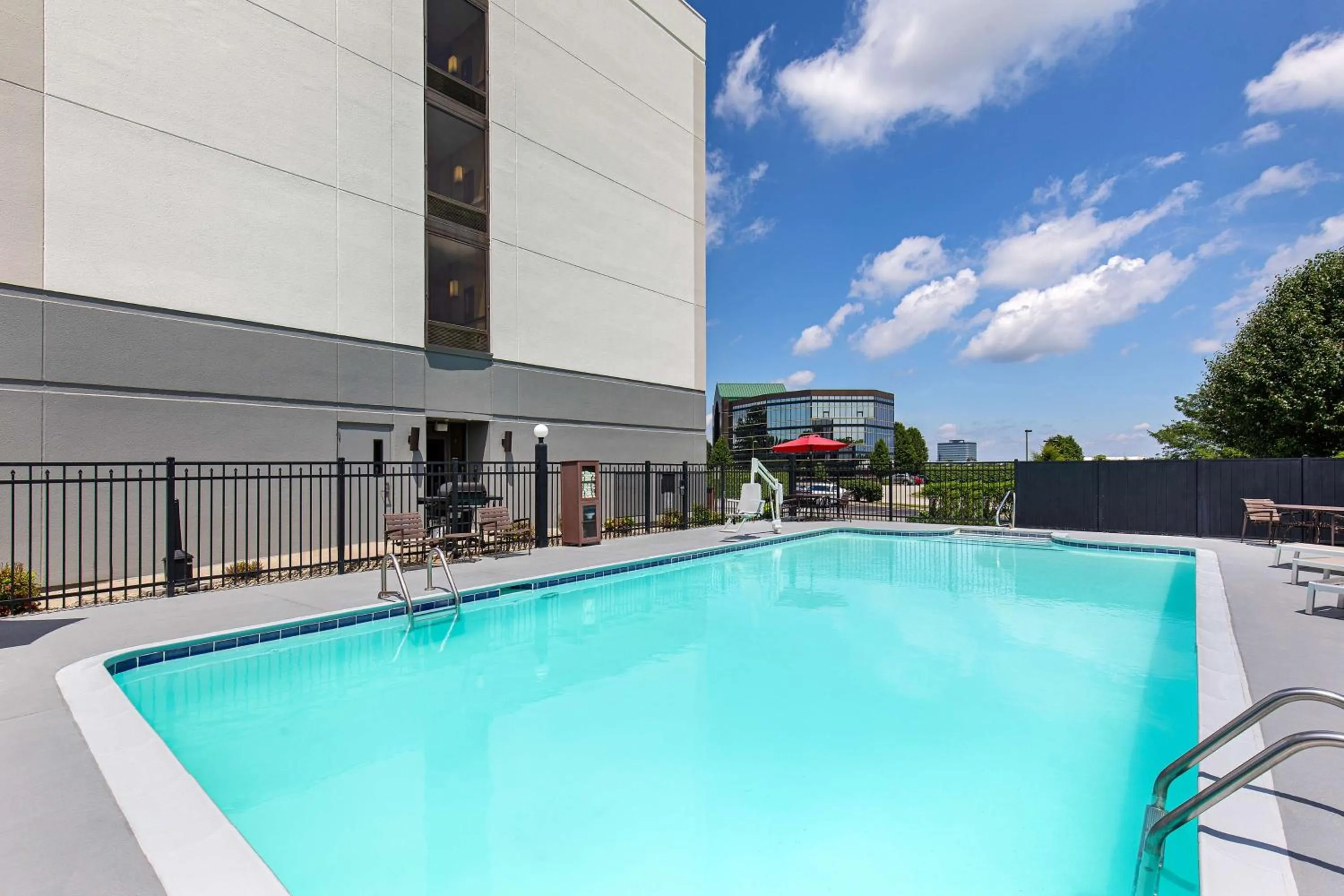 Swimming pool in Hyatt Place Louisville-East