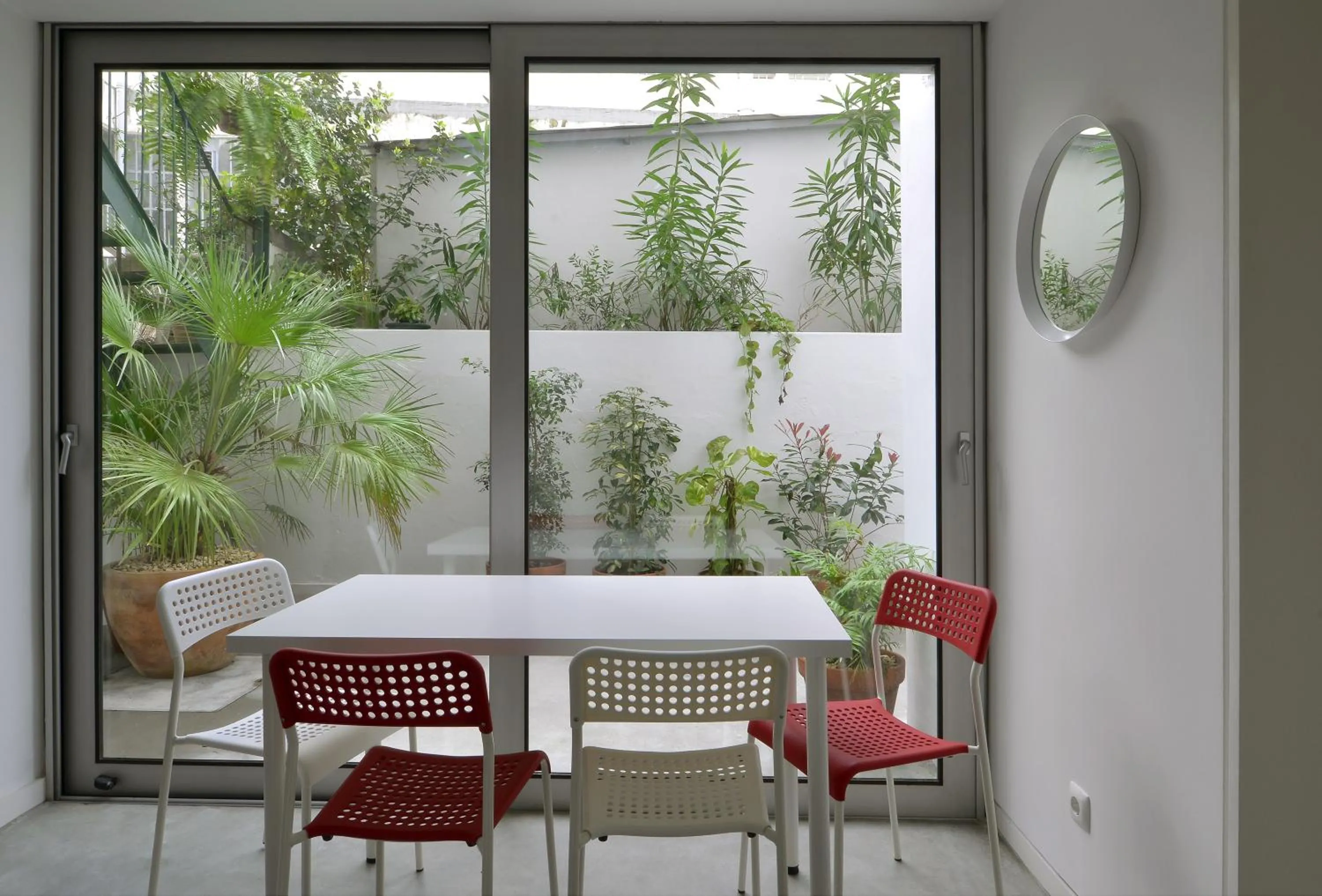 Day in Art Gallery Apartment