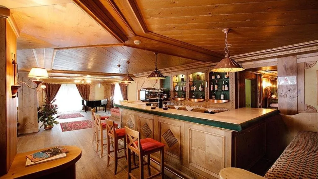 Lounge or bar in Hotel Perla***