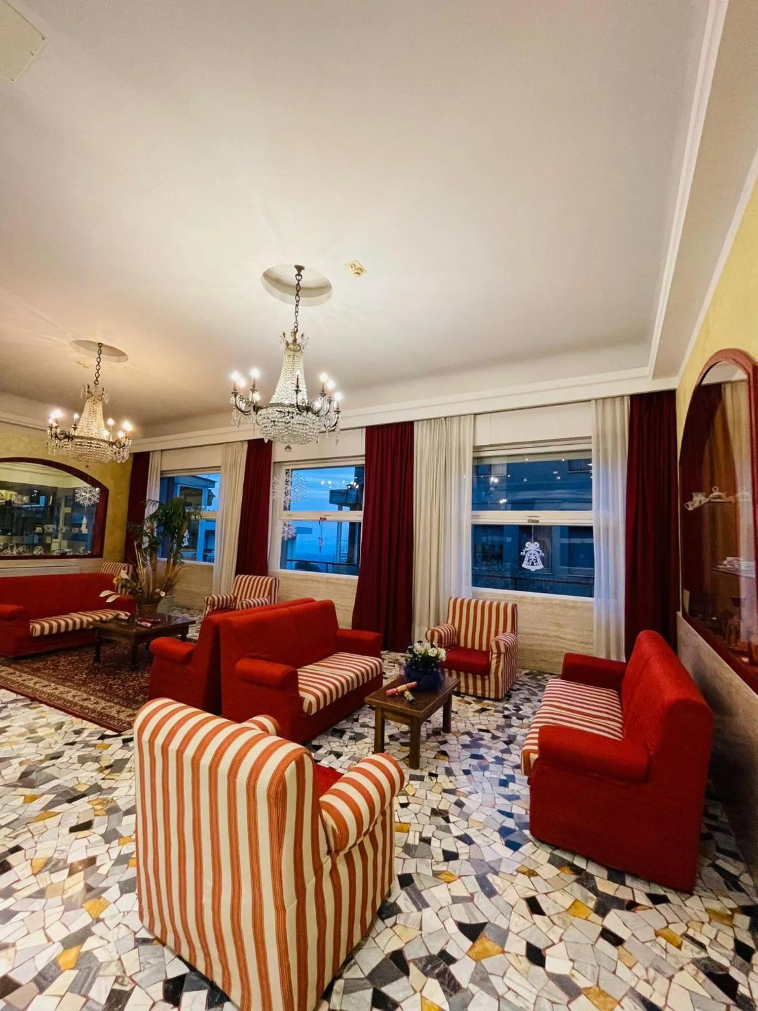 Communal lounge/ TV room in Hotel Cristallo - Chianciano Terme