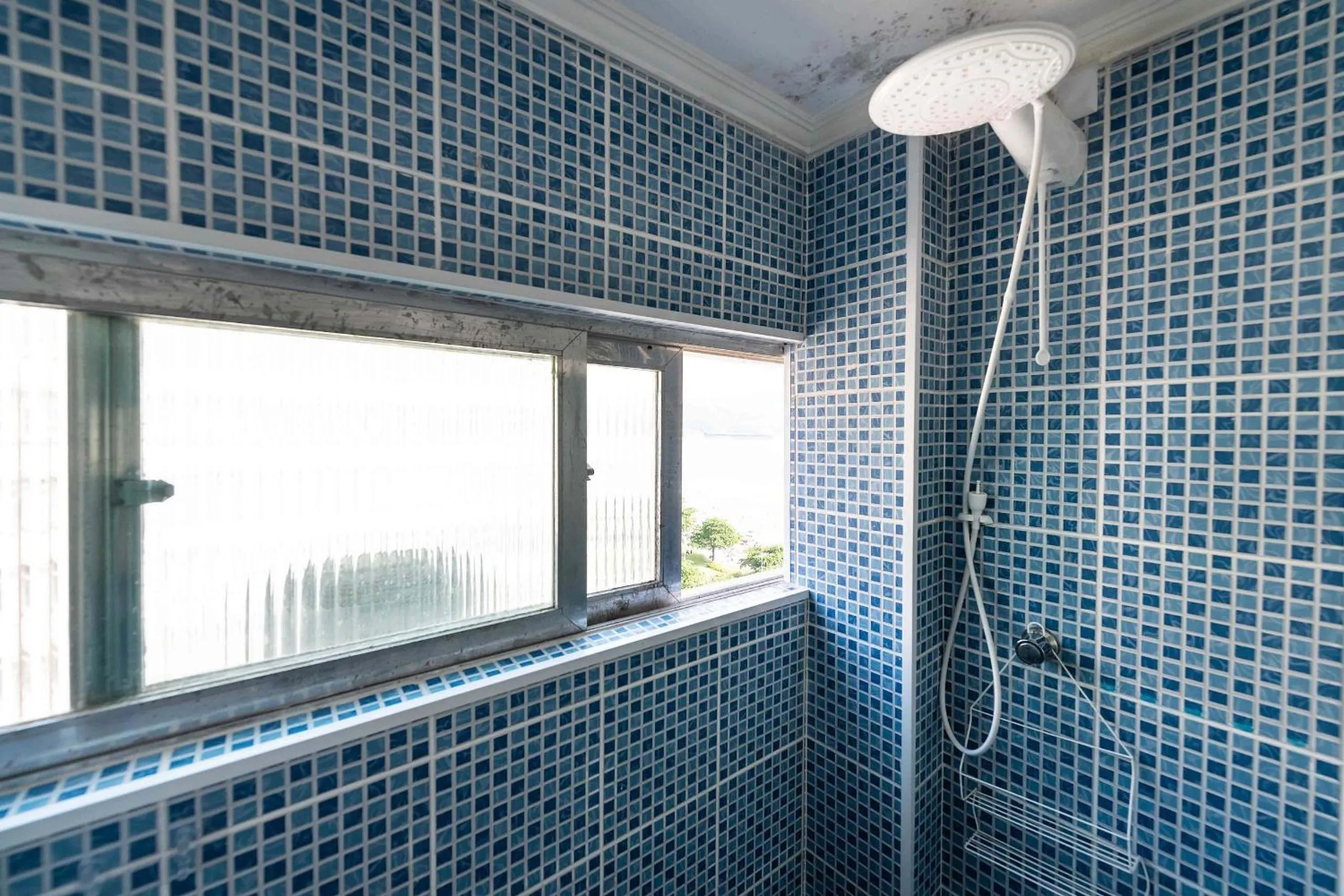 Shower in Ed Marli Santos