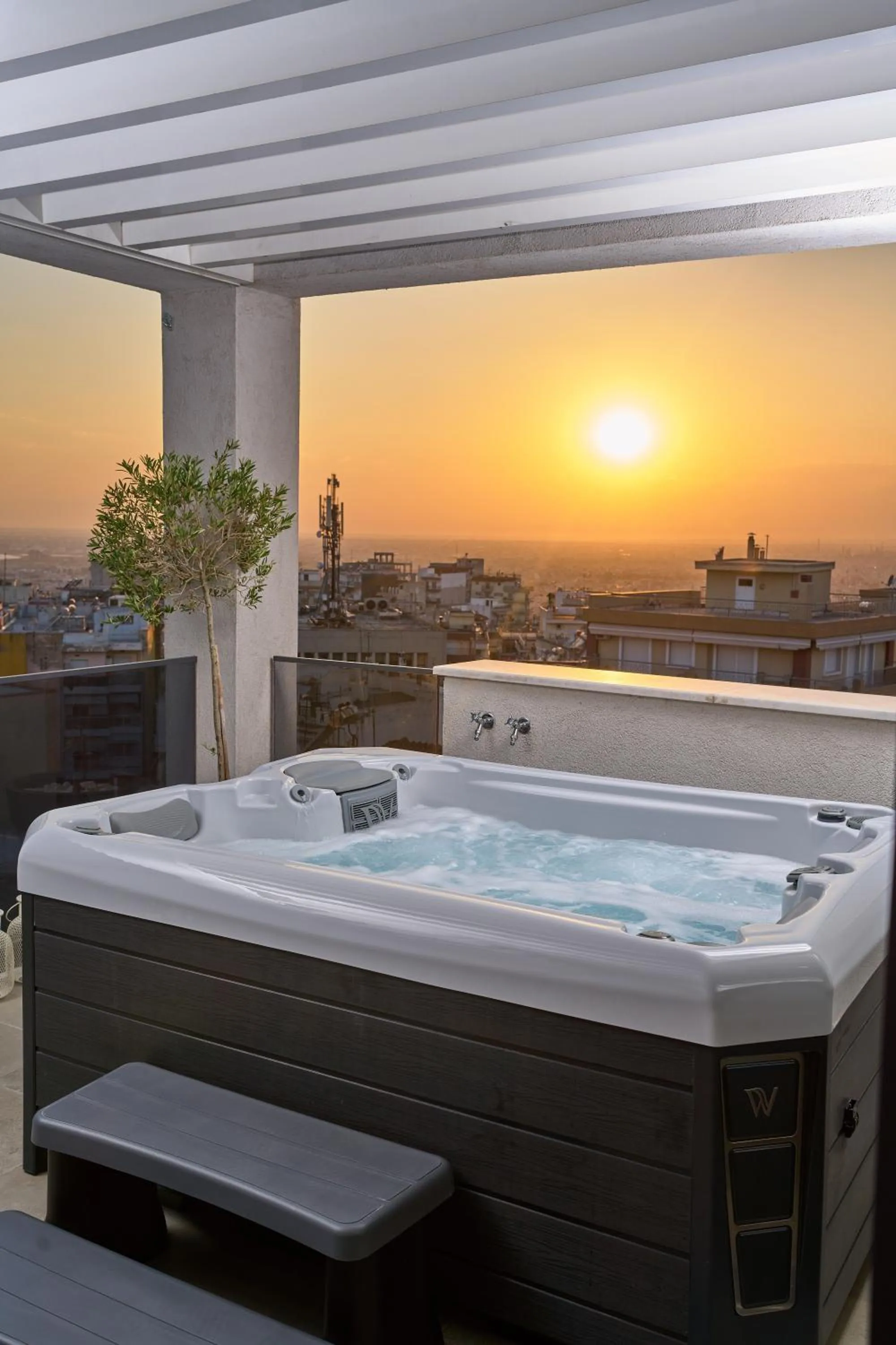 Hot Tub in SIGMA Suites Hotel