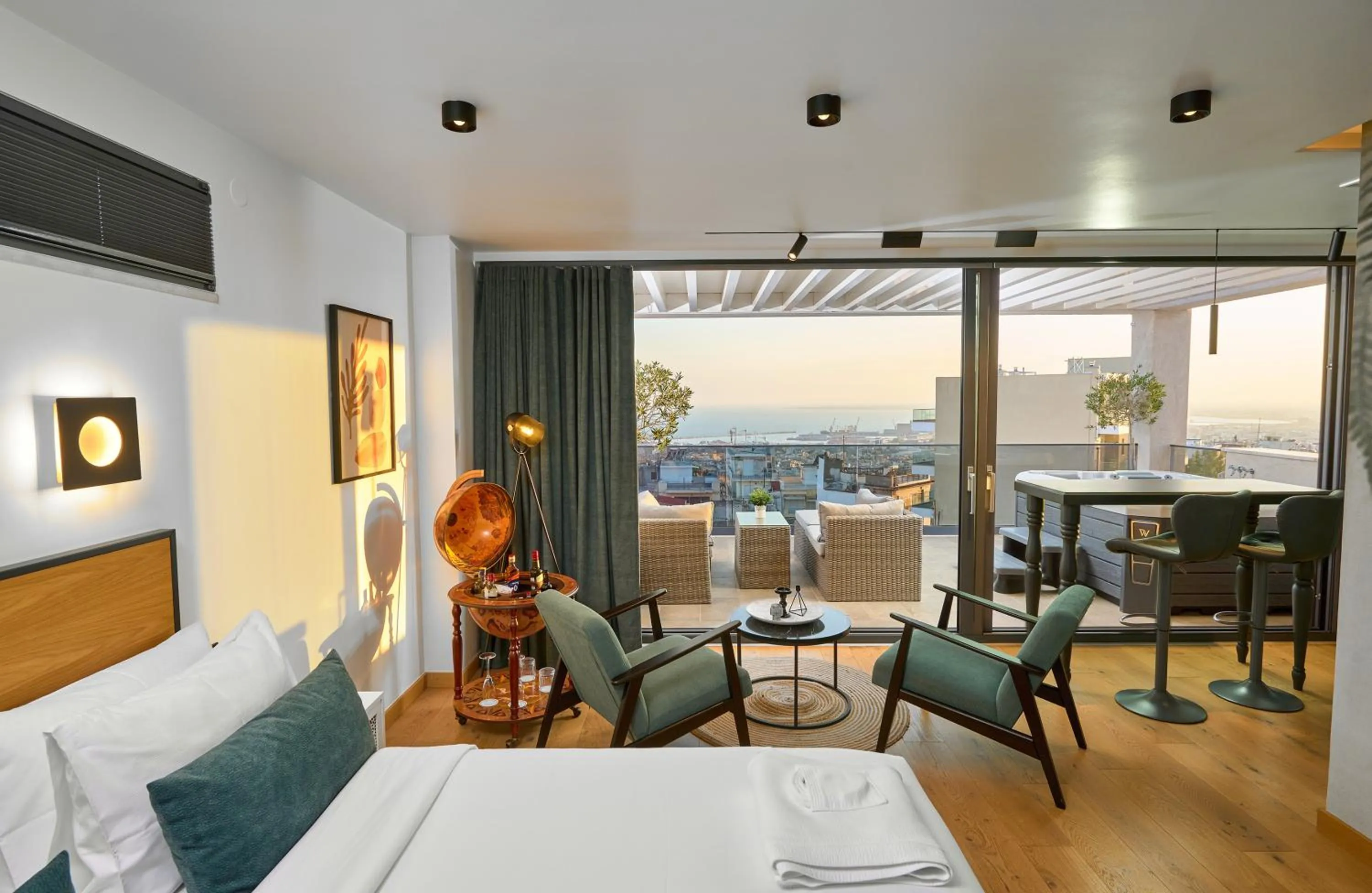 Hot Tub, Bed in SIGMA Suites Hotel