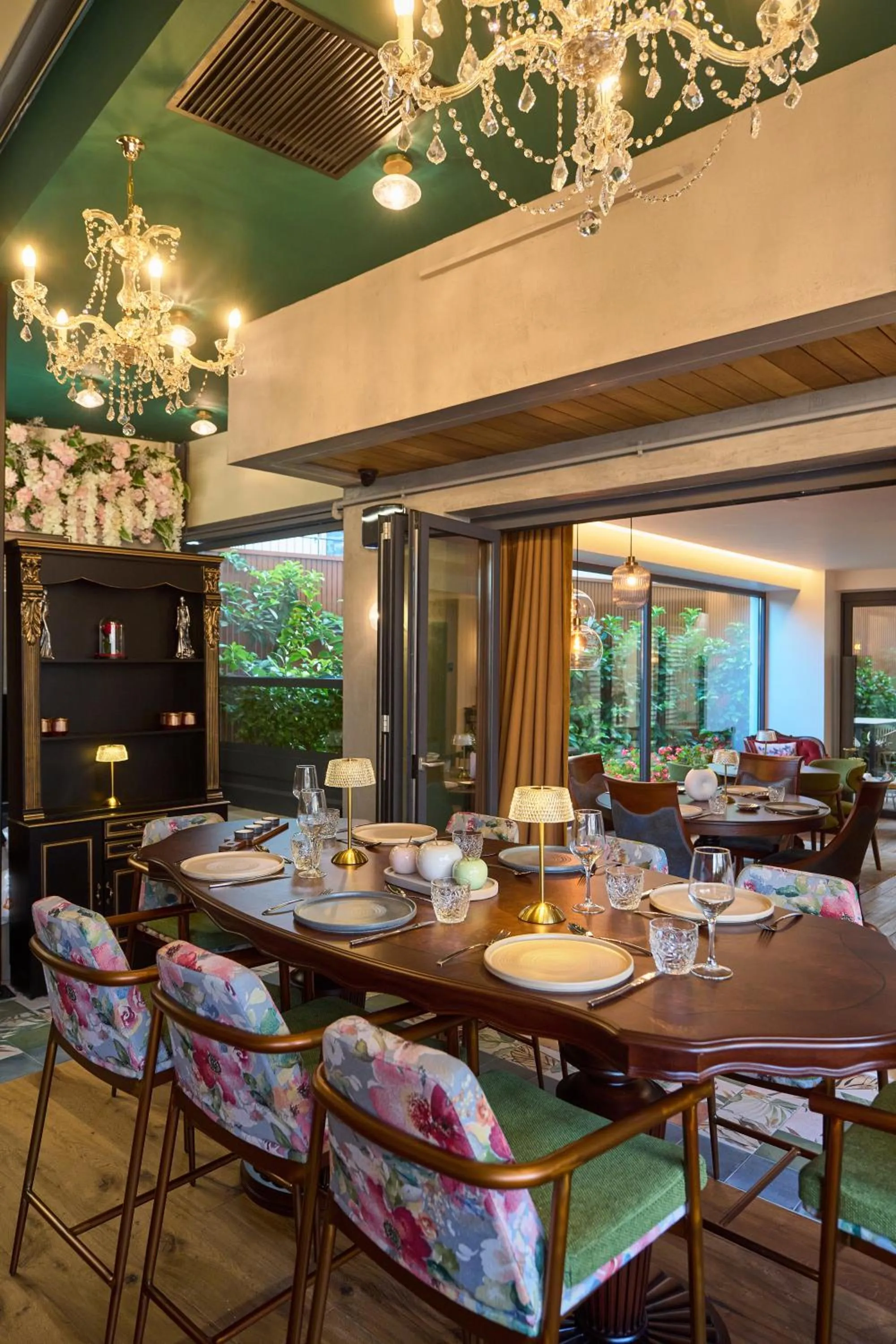 Restaurant/places to eat in SIGMA Suites Hotel