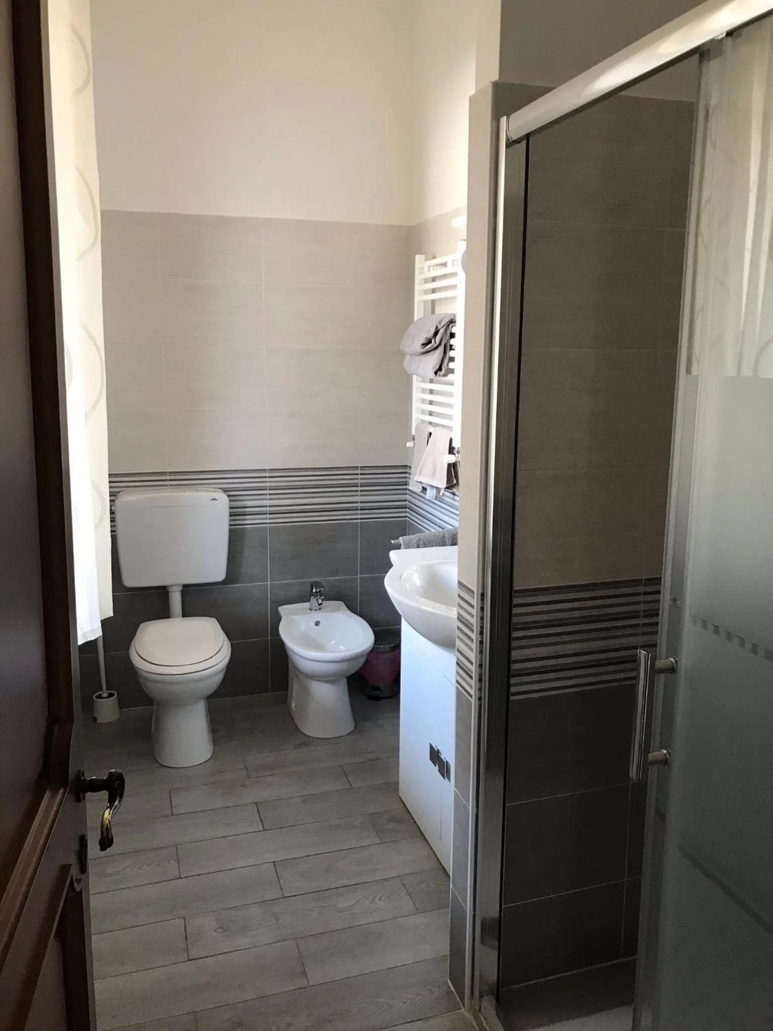 Bathroom in Bella Vita Guesthouse -parcheggio privato interno