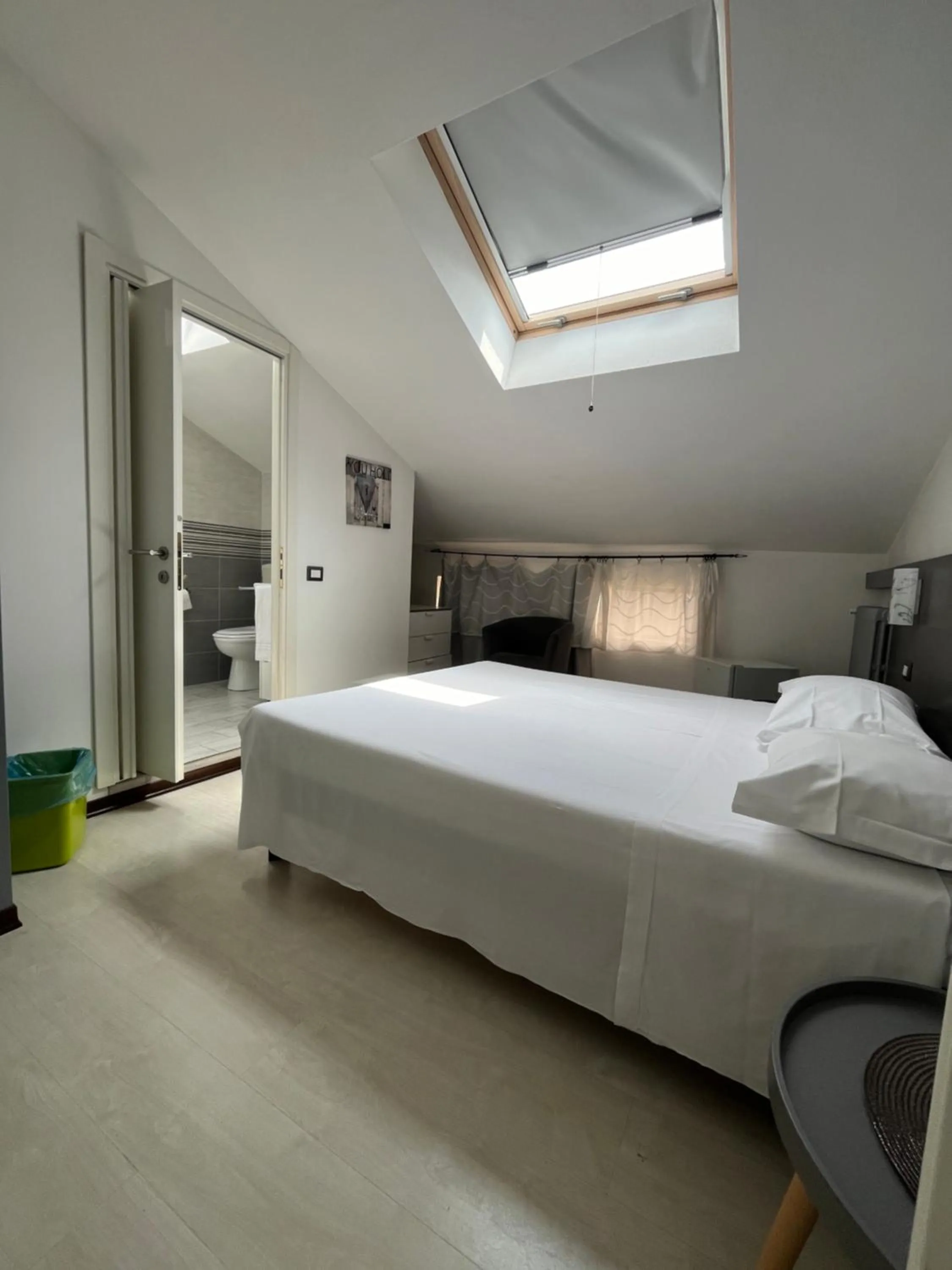 Bedroom, Bed in Bella Vita Guesthouse -parcheggio privato interno