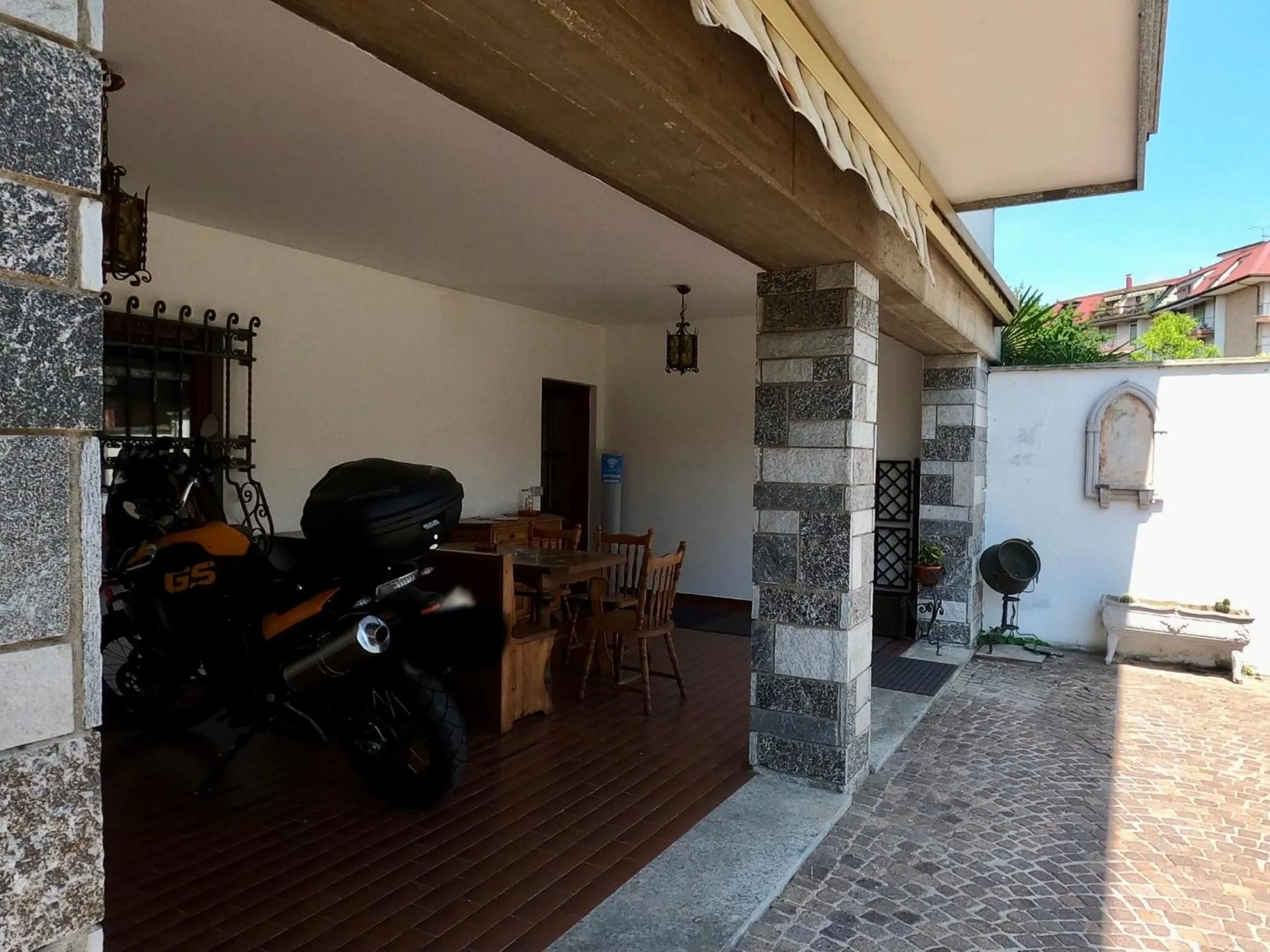 Patio in Bella Vita Guesthouse -parcheggio privato interno