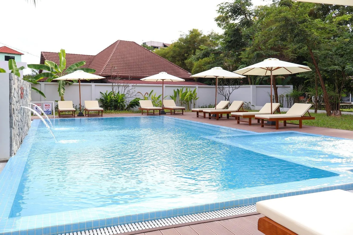 Swimming pool in Dara Express Inn by Angkor Green Gardens