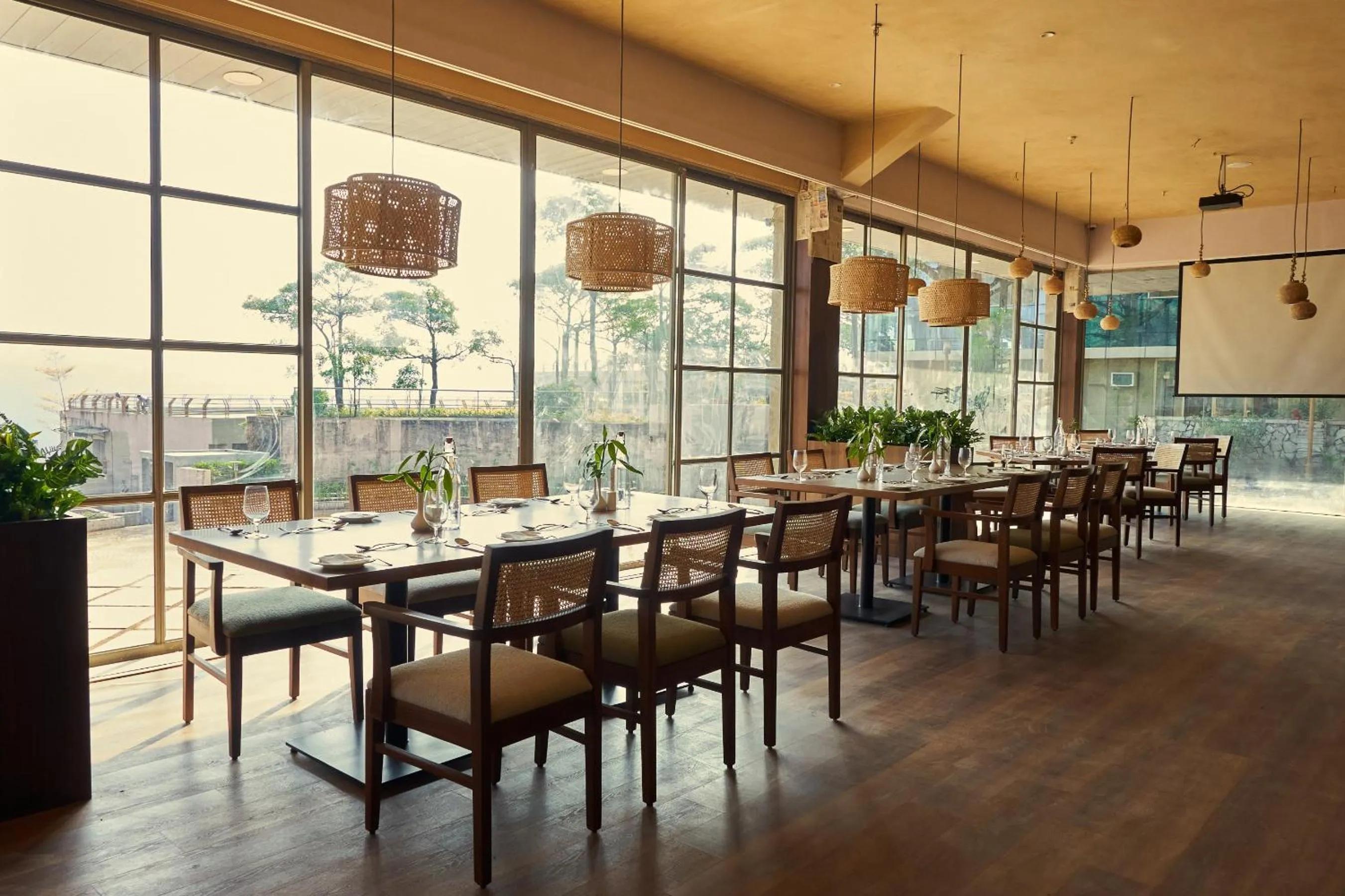 Restaurant/places to eat in Ikshana Resort and Spa, Khandala