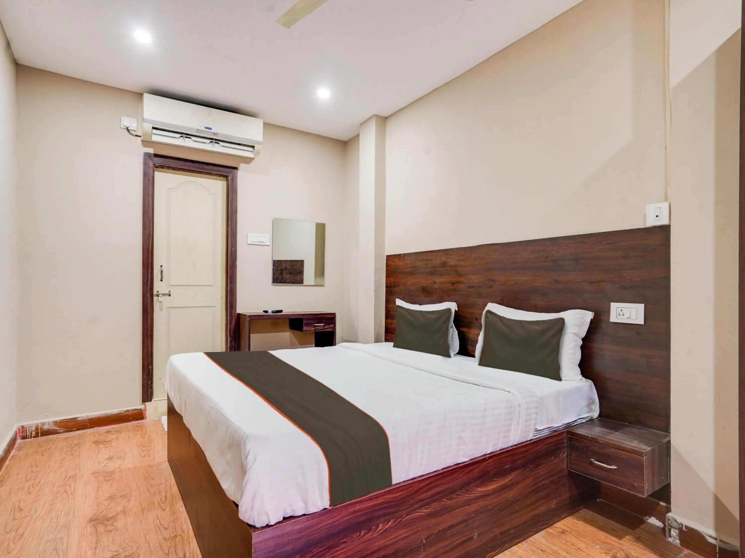 Bedroom in Super Collection O PNR COMFORT KHAIRATABAD