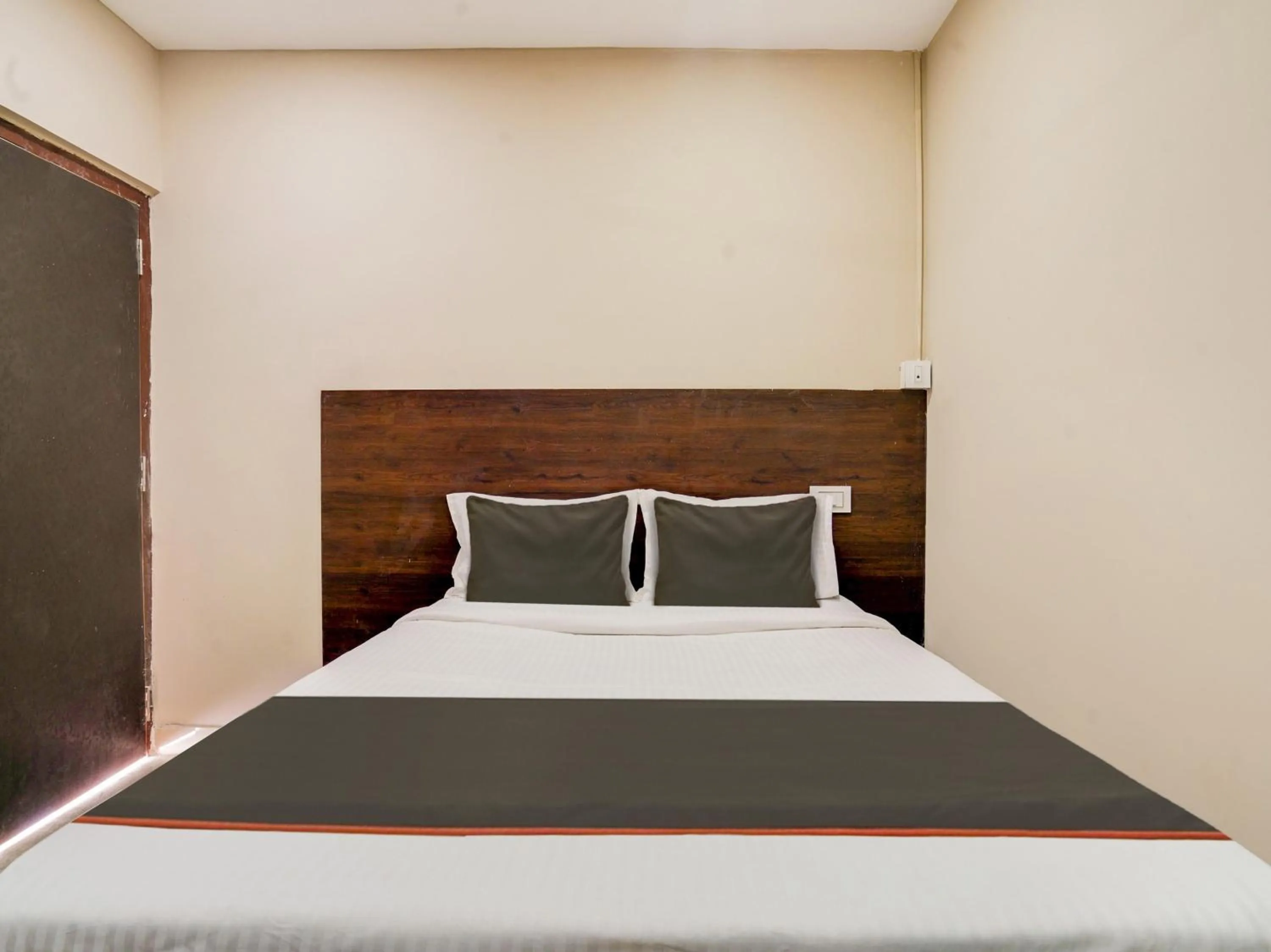 Bathroom, Bed in Super Collection O PNR COMFORT KHAIRATABAD