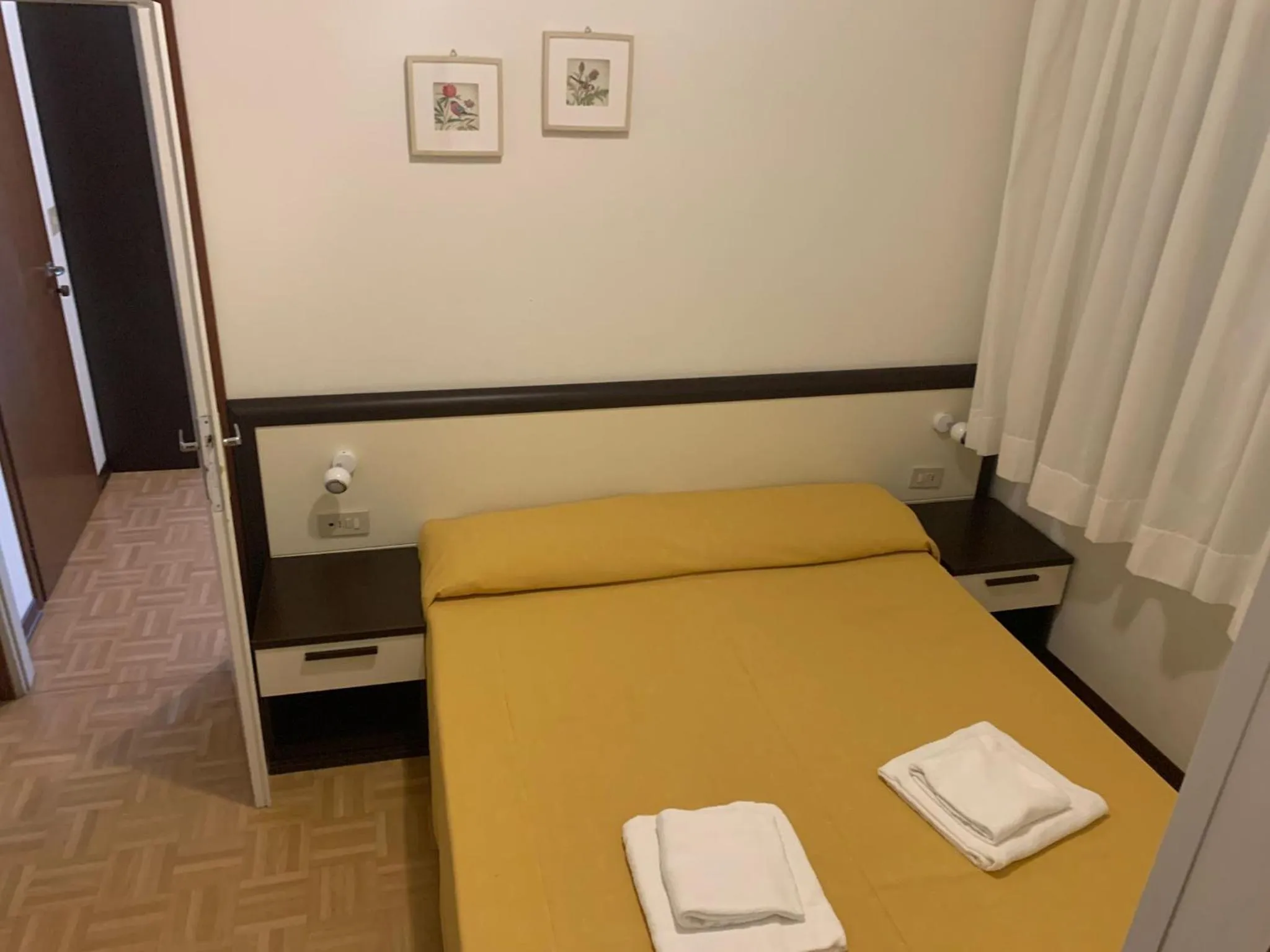 Photo of the whole room in Hotel Aspe