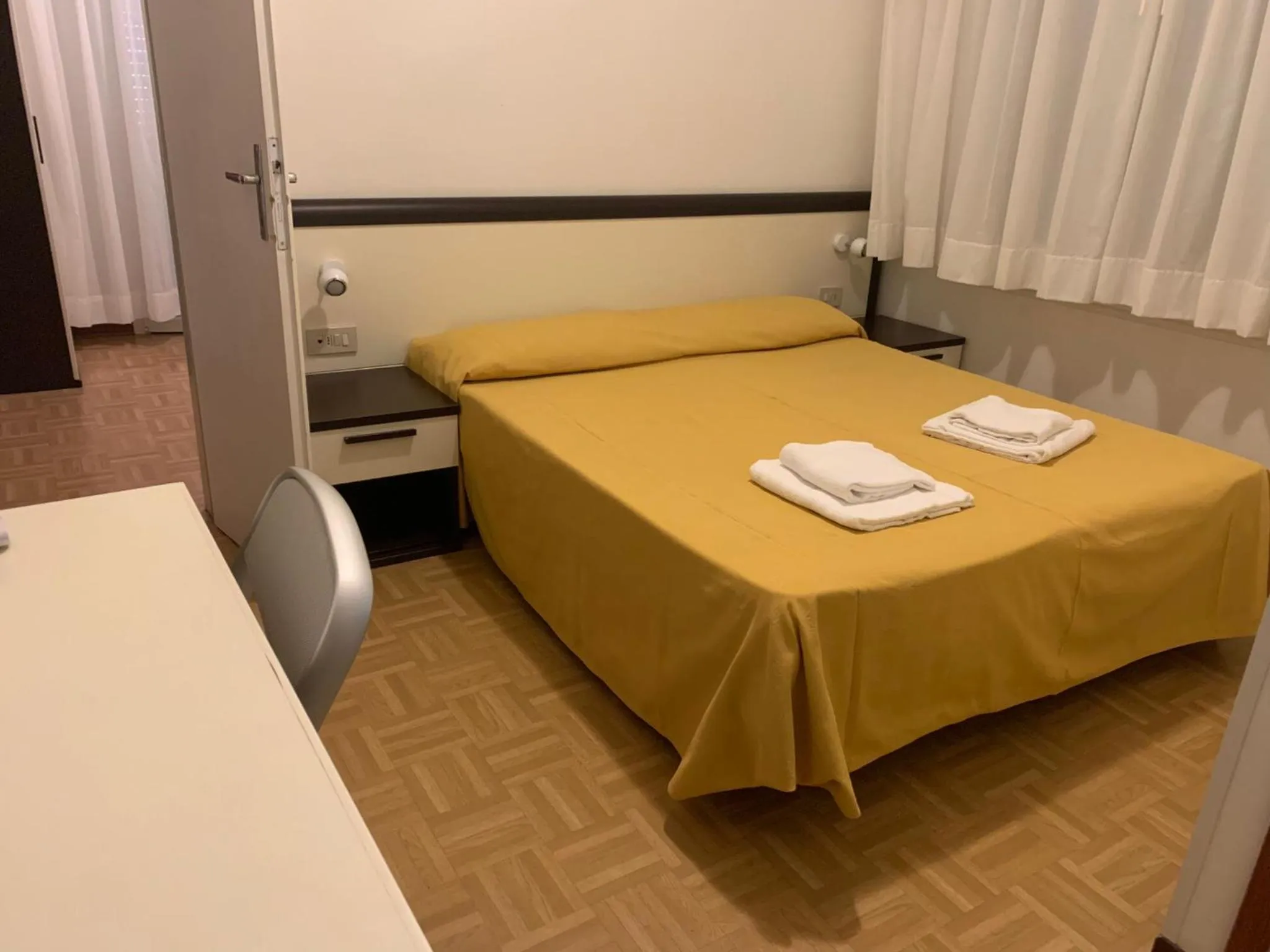 Photo of the whole room in Hotel Aspe