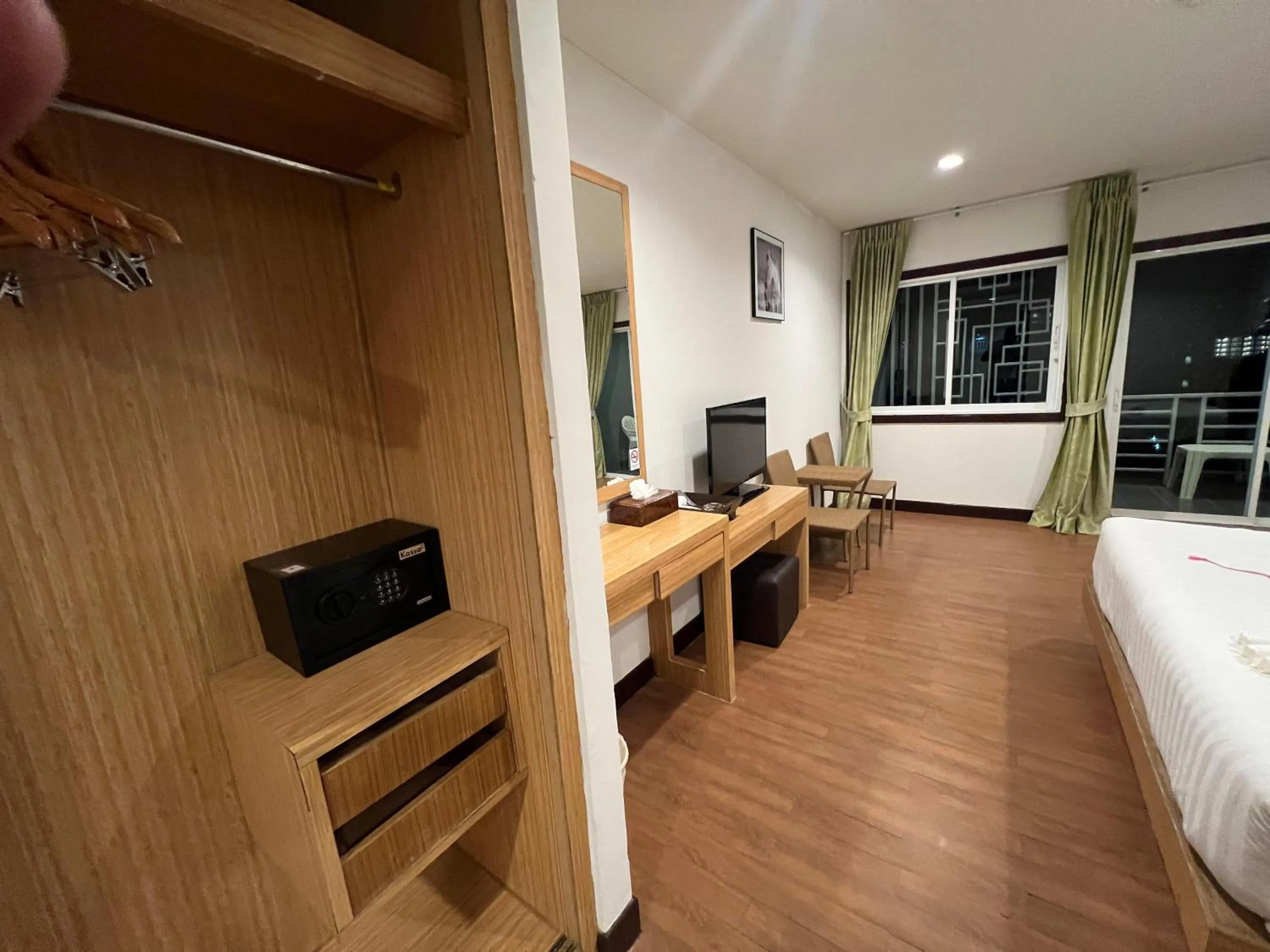 wardrobe, Bed in Zephyr Grand Hotel