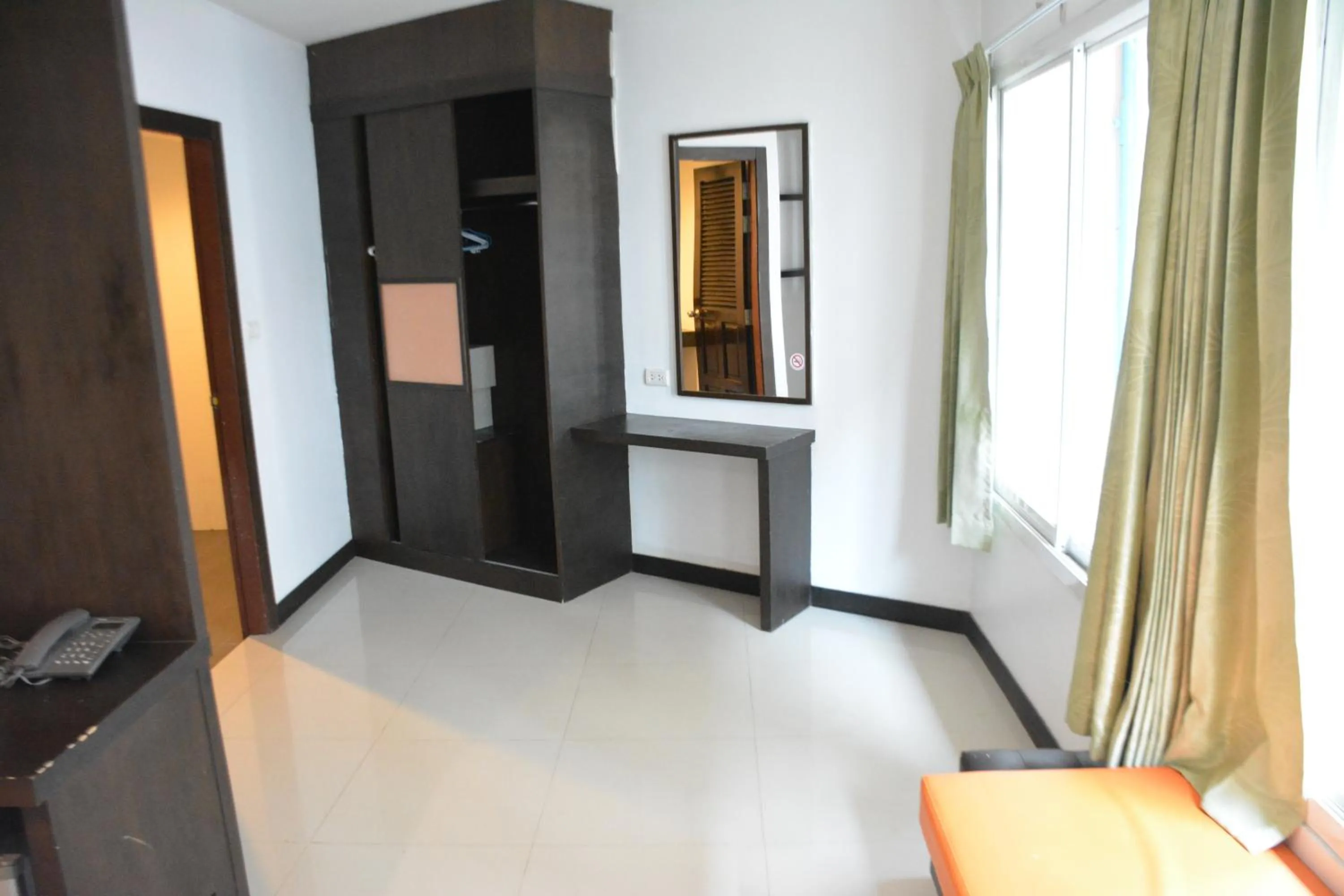 wardrobe, Bed in Zephyr Grand Hotel