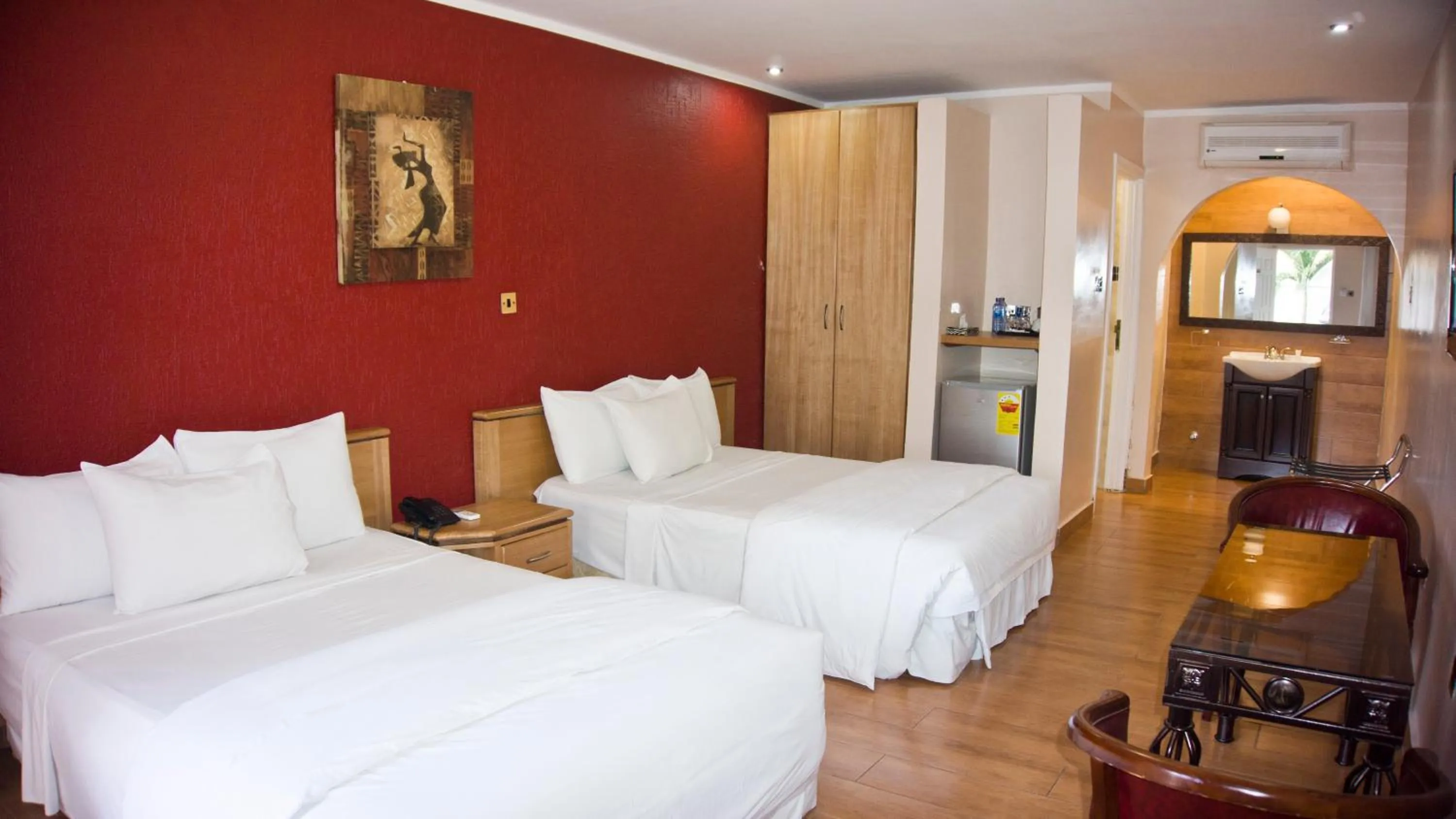 Bedroom, Bed in Tropical Enclave Hotel