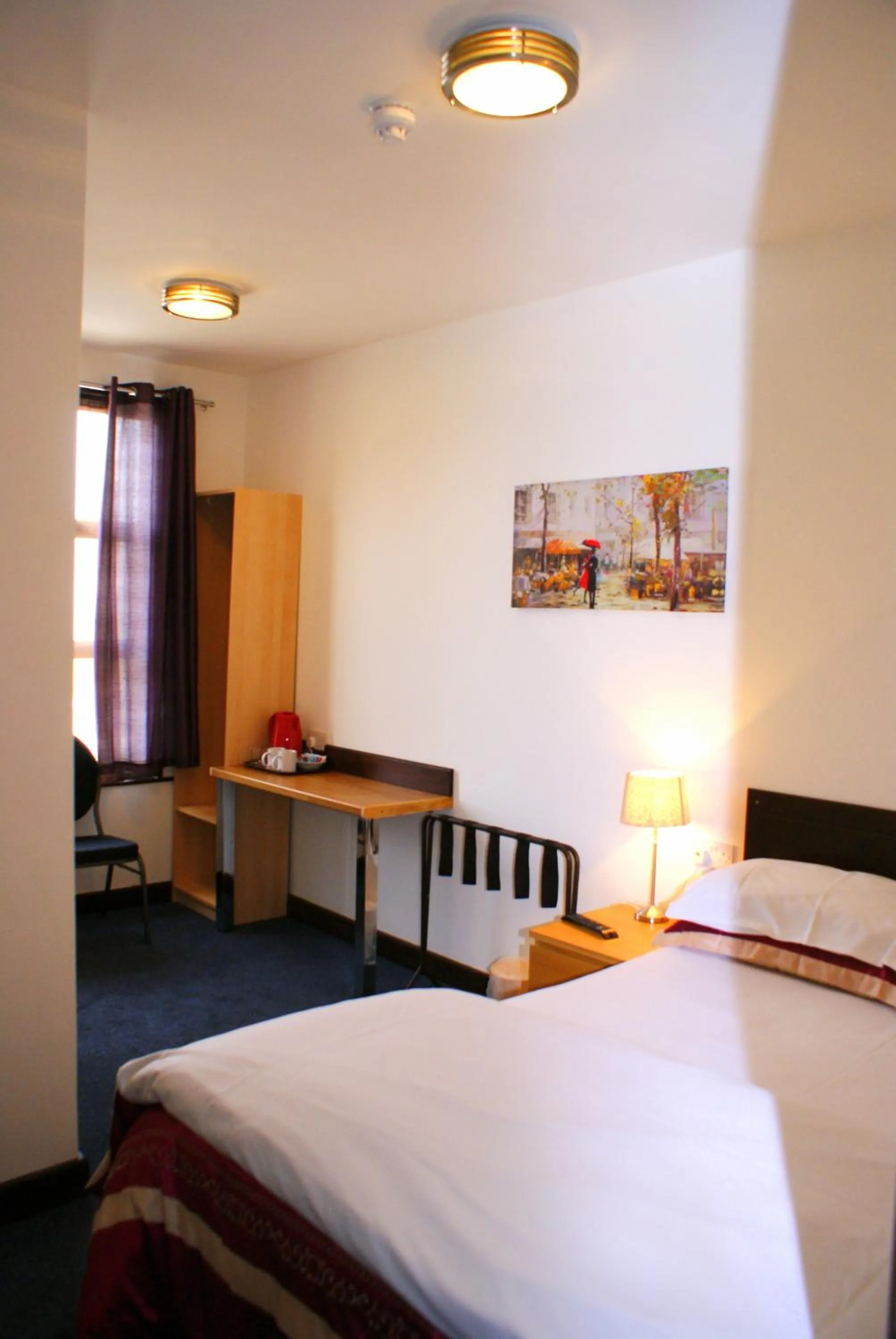 Photo of the whole room, Bed in The Hindes Hotel